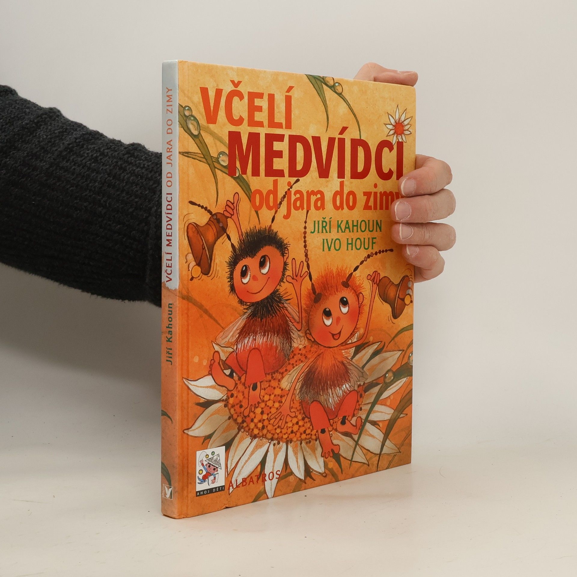 Jiří Kahoun Včelí medvídci od jara do zimy