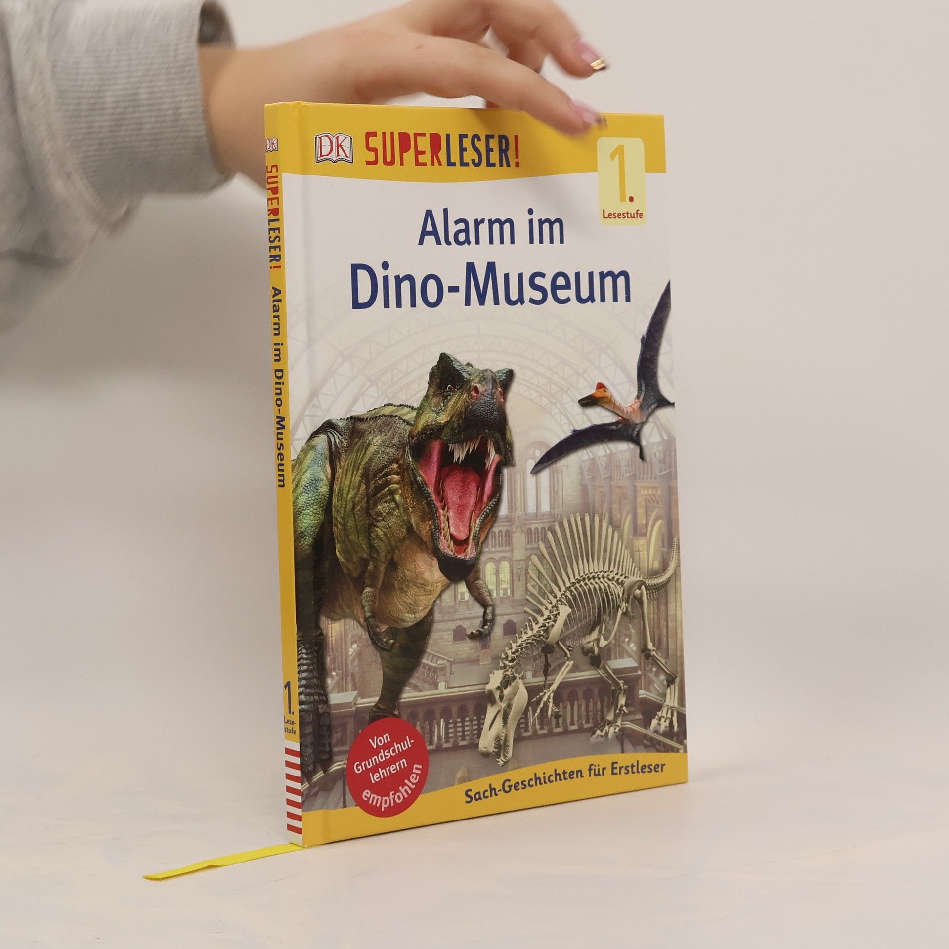Niki Foreman Alarm im Dino-Museum