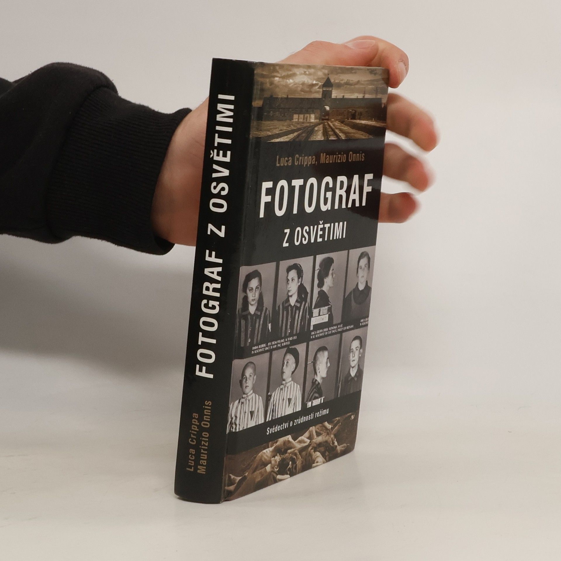 Luca Crippa Fotograf z Osvětimi