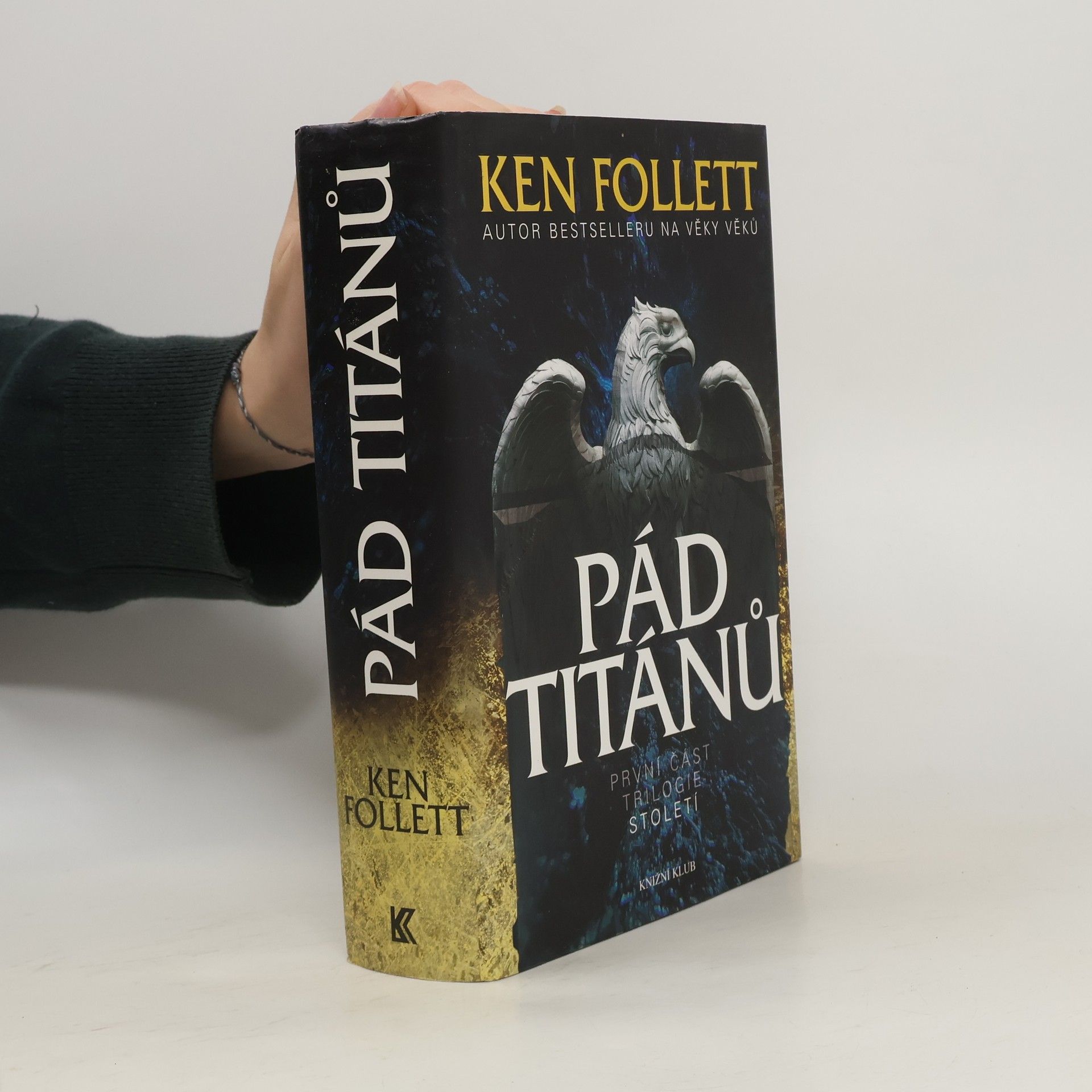 Ken Follett Pád titánů