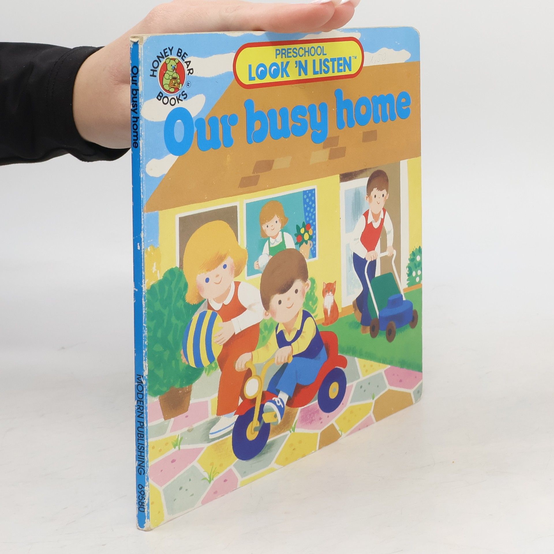 AA.VV. Our busy Home