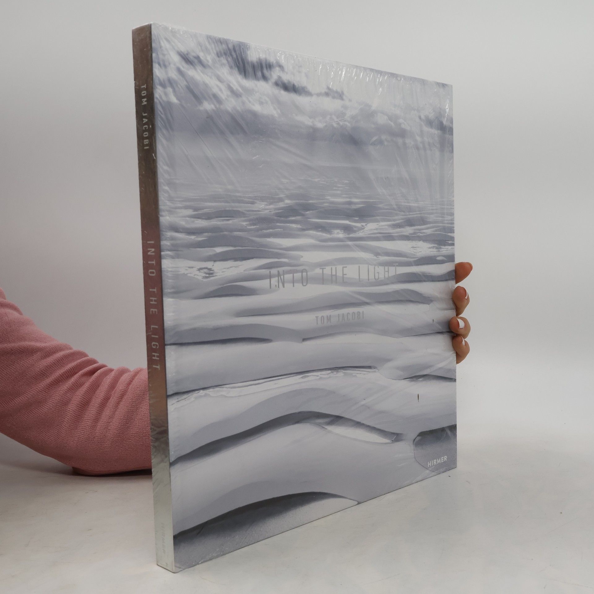 Tom Jacobi Into the light