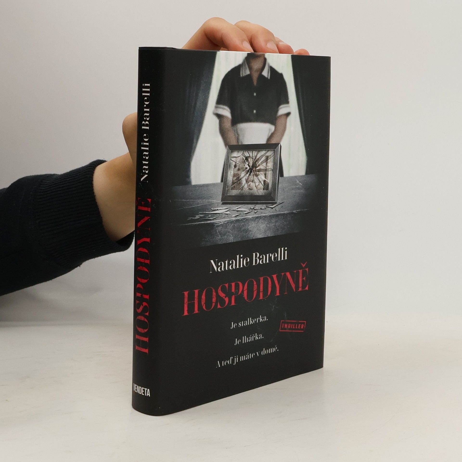 Natalie Barelli Hospodyně