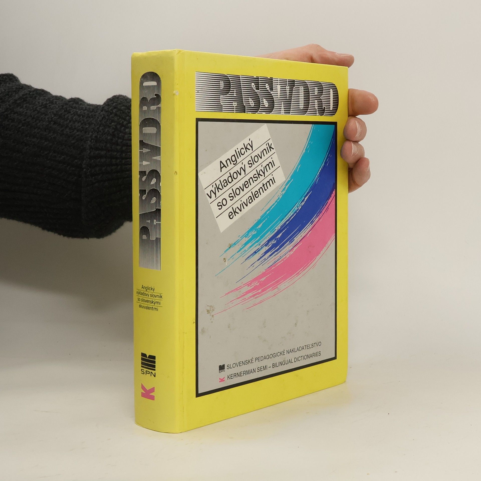 Collectif d'auteurs Password--anglický výkladový slovník so slovenskými ekvivalentmi