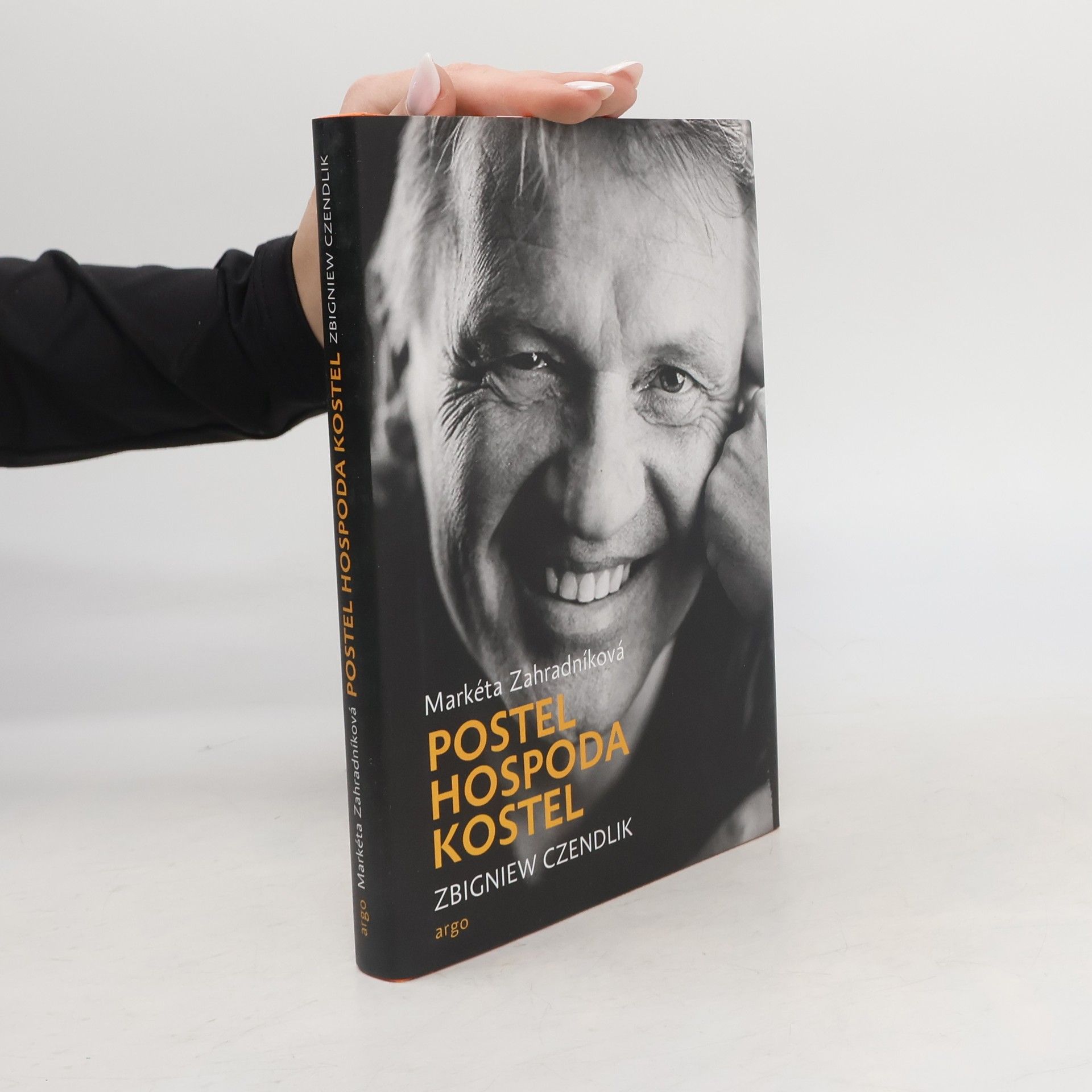 Postel, hospoda, kostel