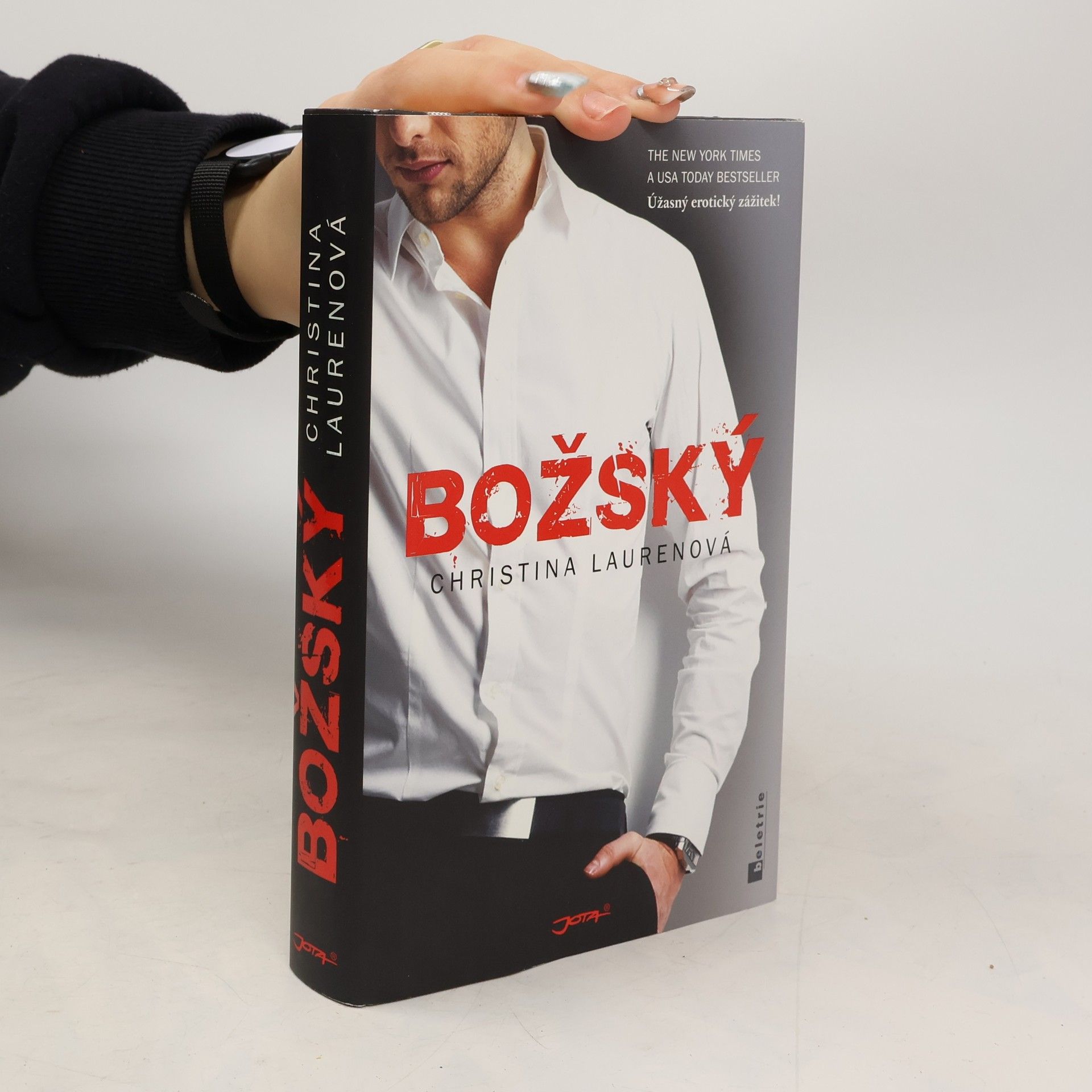 Christina Lauren Božský