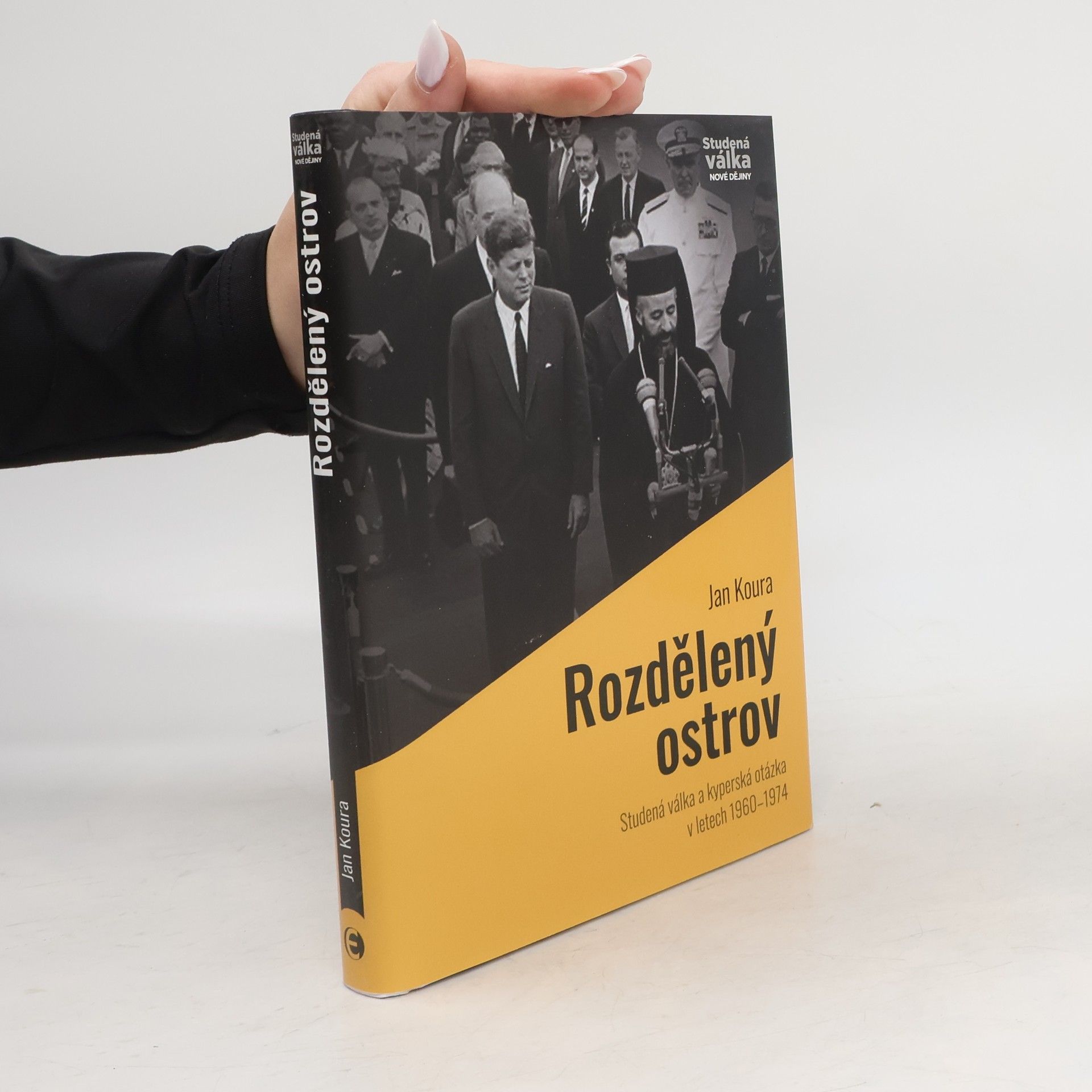 Rozdělený ostrov, Studená válka a kyperská otázka v letech 1960-1974