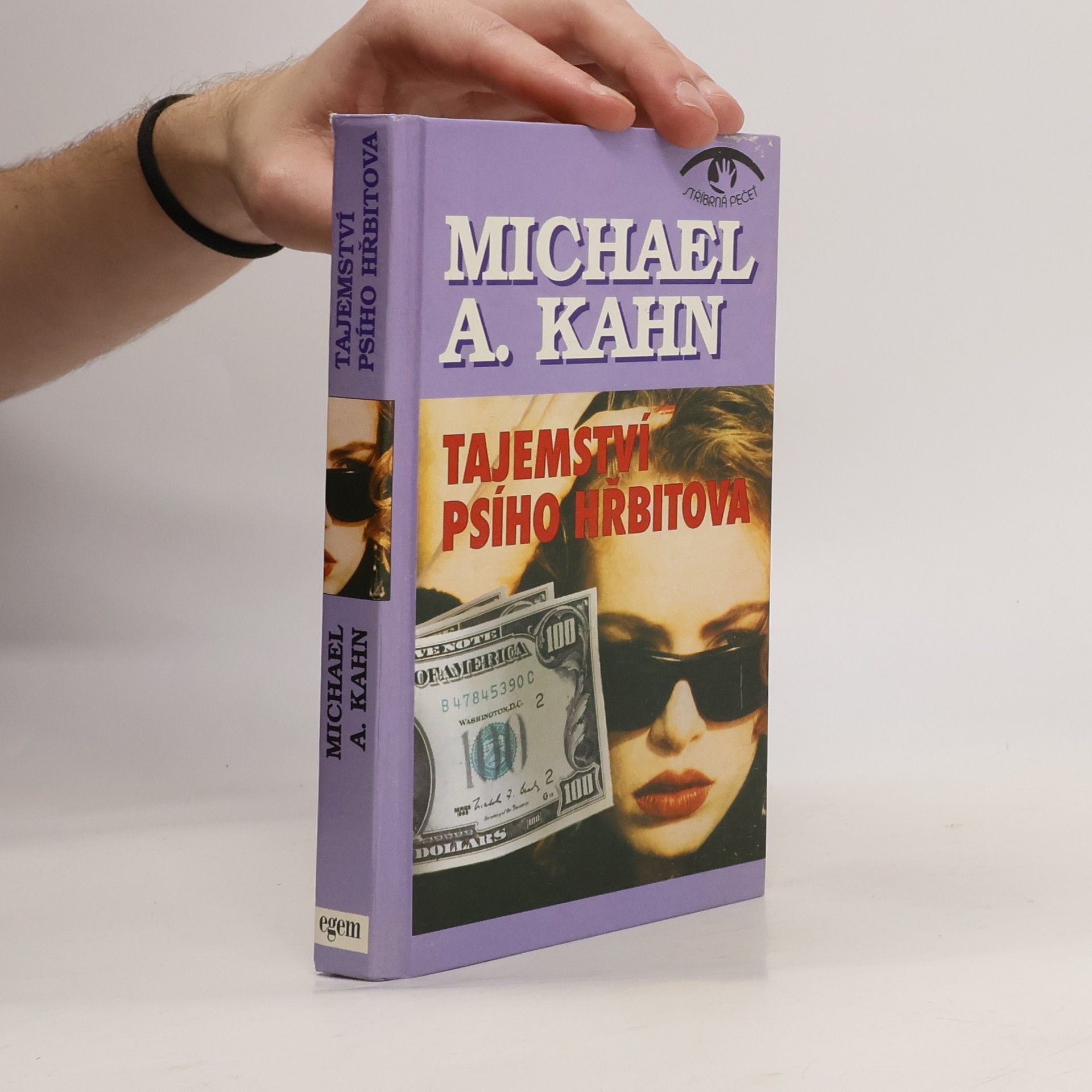 Michael A. Kahn Tajemství psího hřbitova