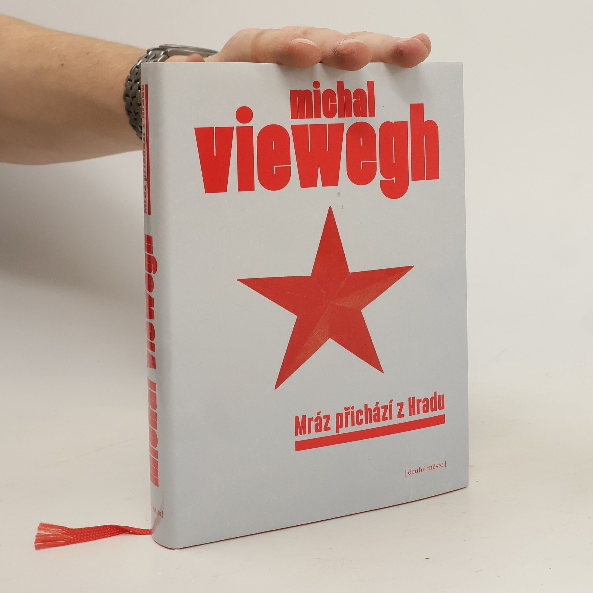 Michal Viewegh Mráz přichází z Hradu