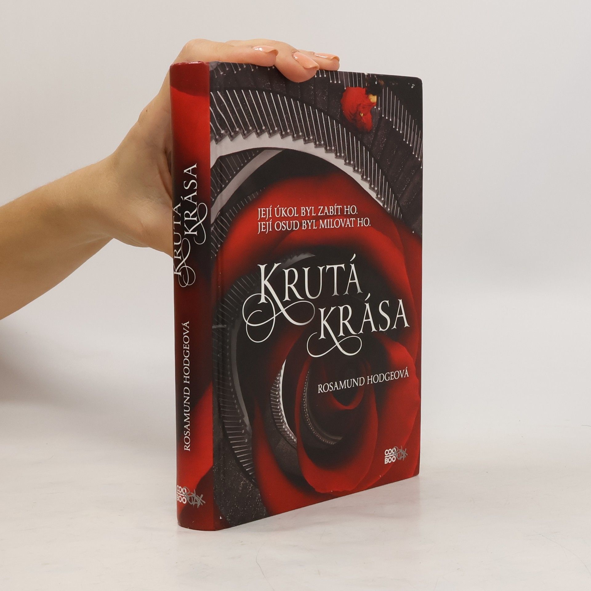 Rosamund Hodge Krutá krása