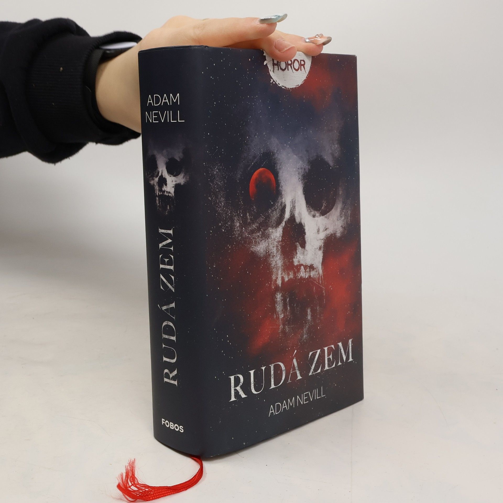 Adam L. G. Nevill Rudá zem