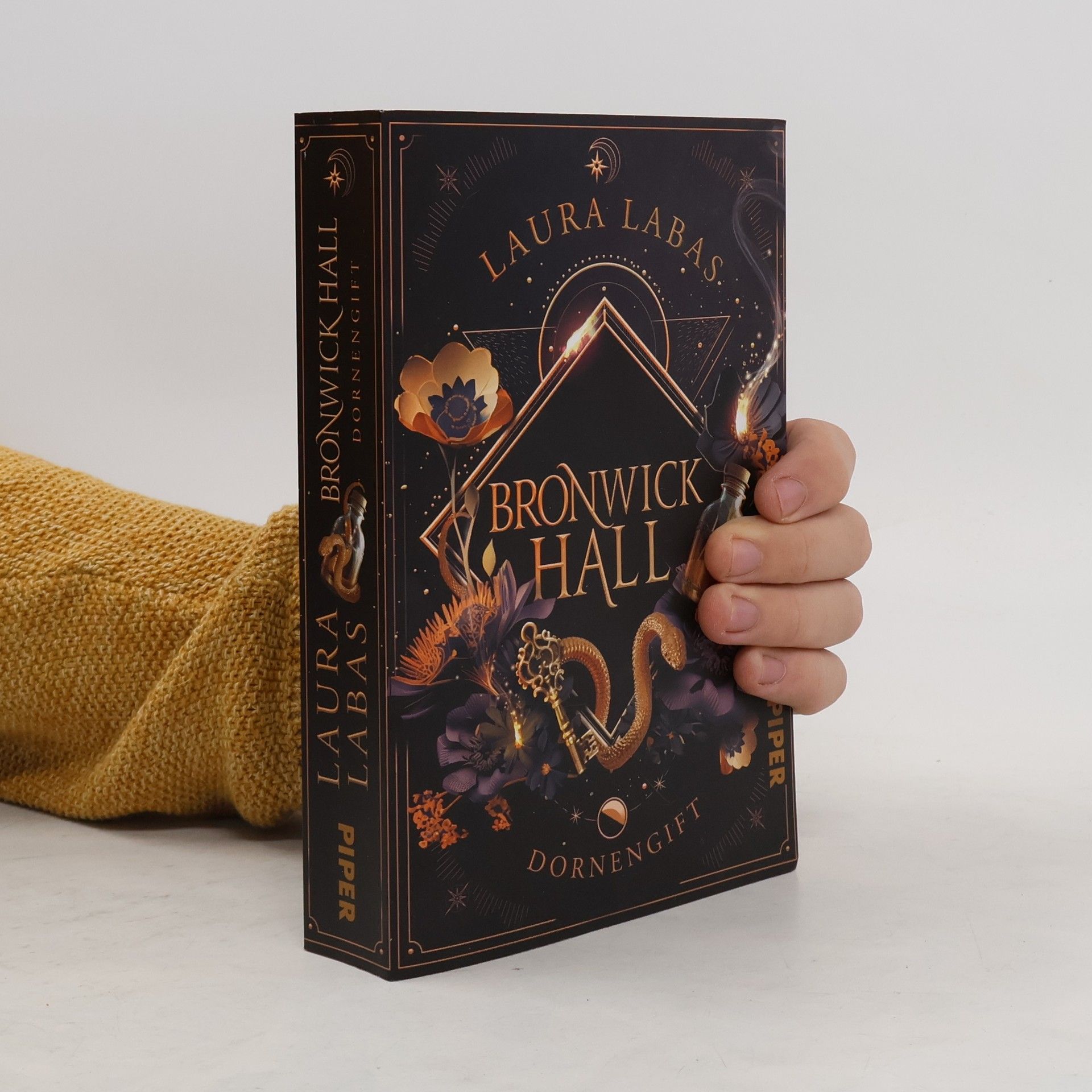 Laura Labas Bronwick Hall – Dornengift