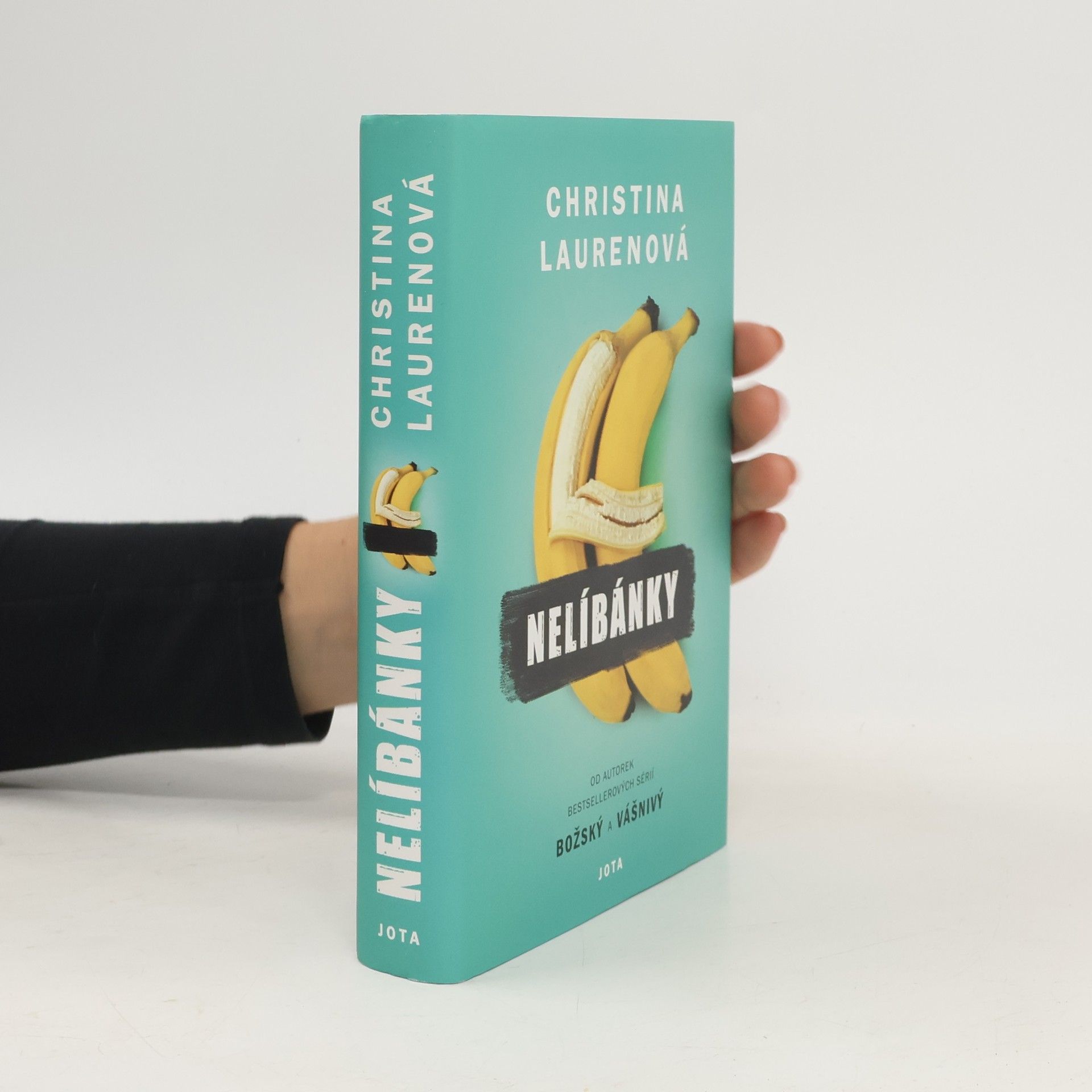 Christina Lauren Nelíbánky