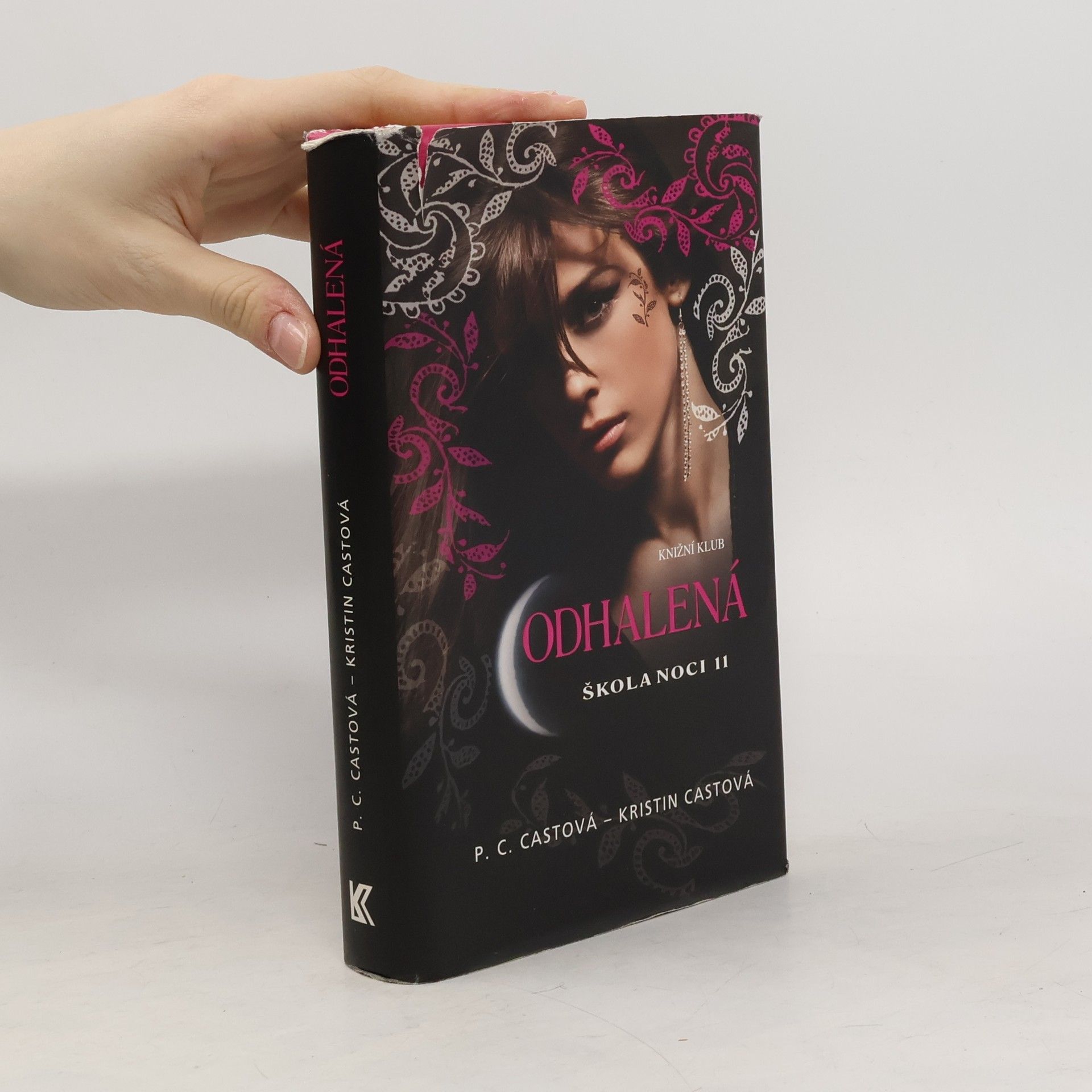 P. C. Cast Škola noci 11. Odhalená.