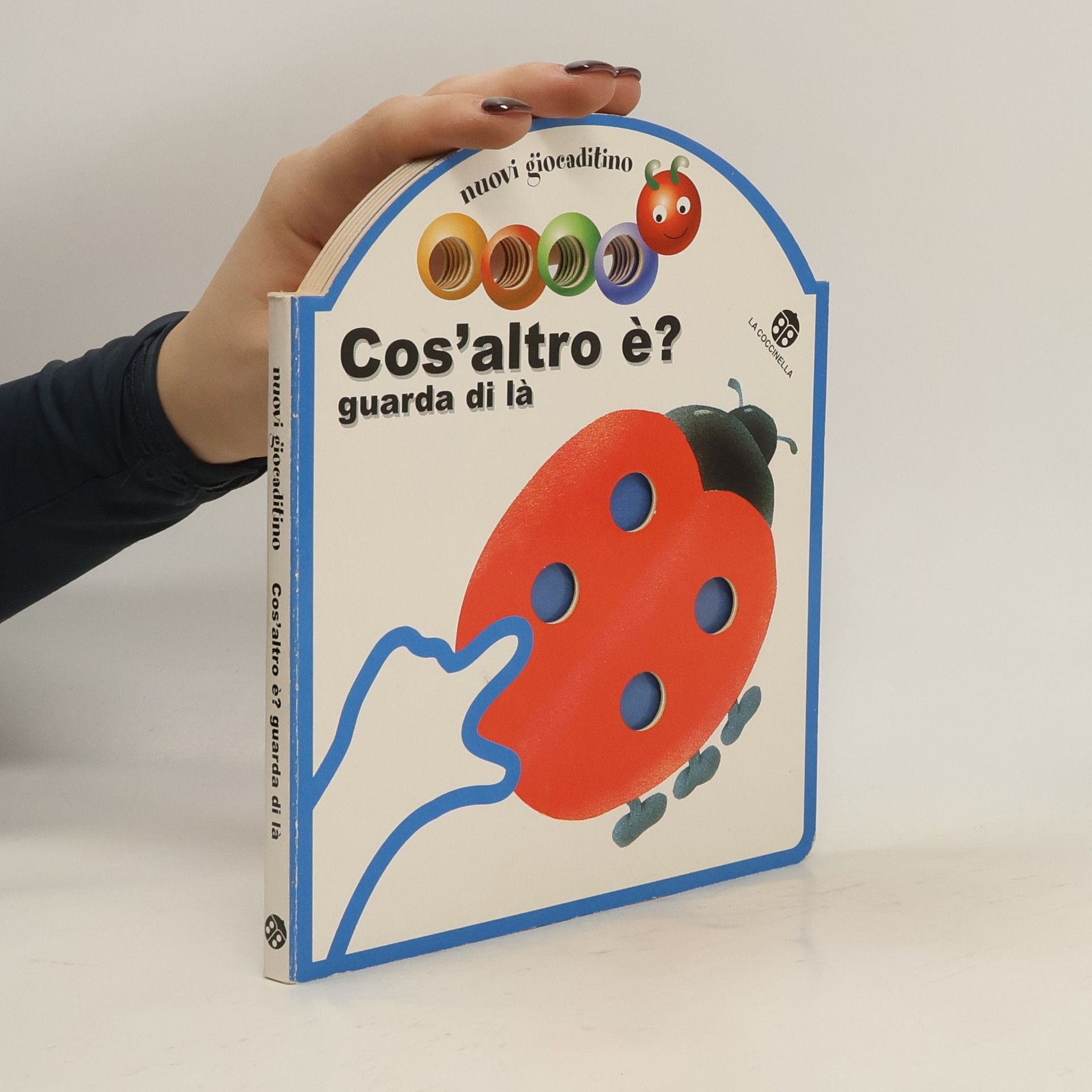 Cos'altro è? Guarda di là