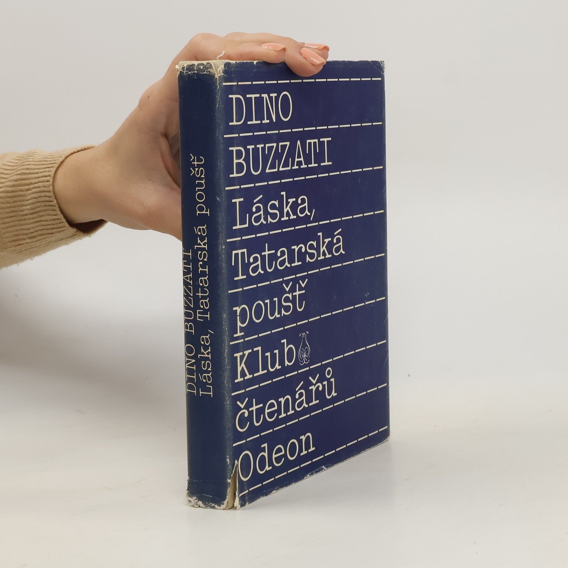 Dino Buzzati Láska.Tatarská poušť
