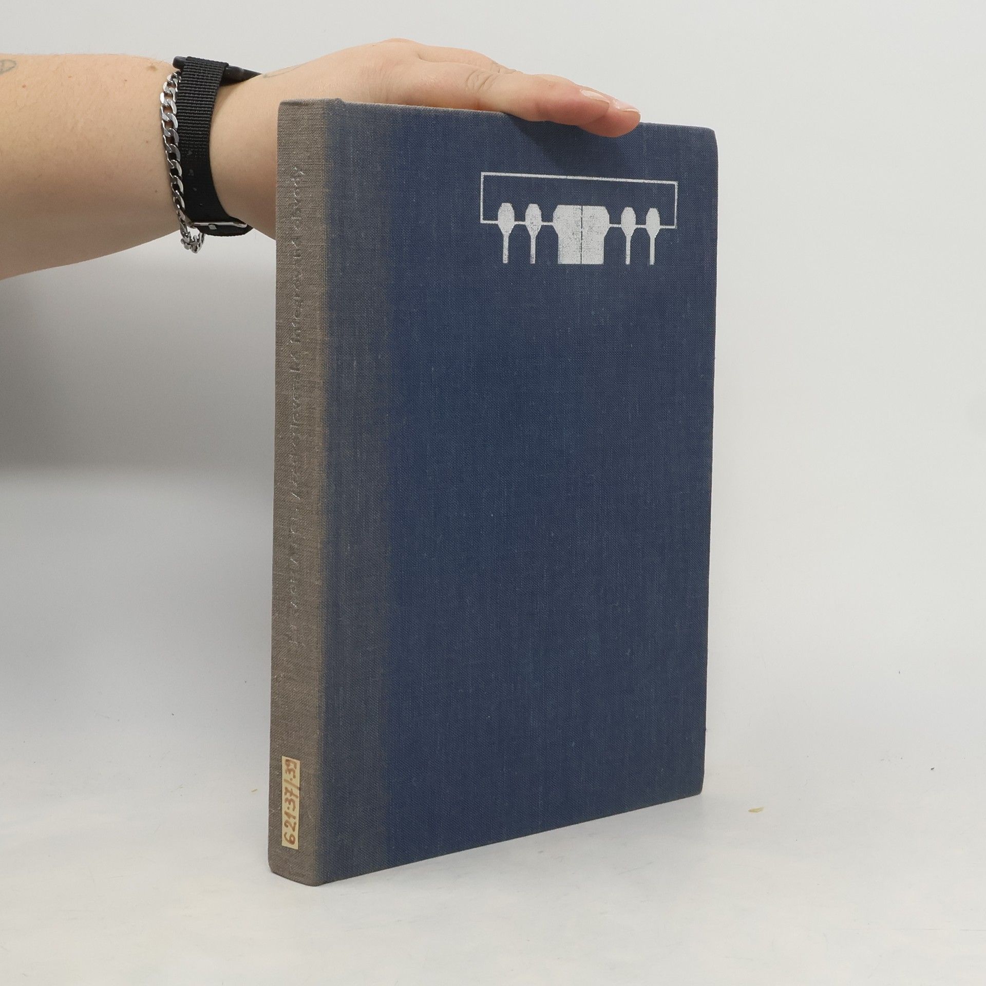 Jan Stach Československé integrované obvody. Vlastnosti a použití