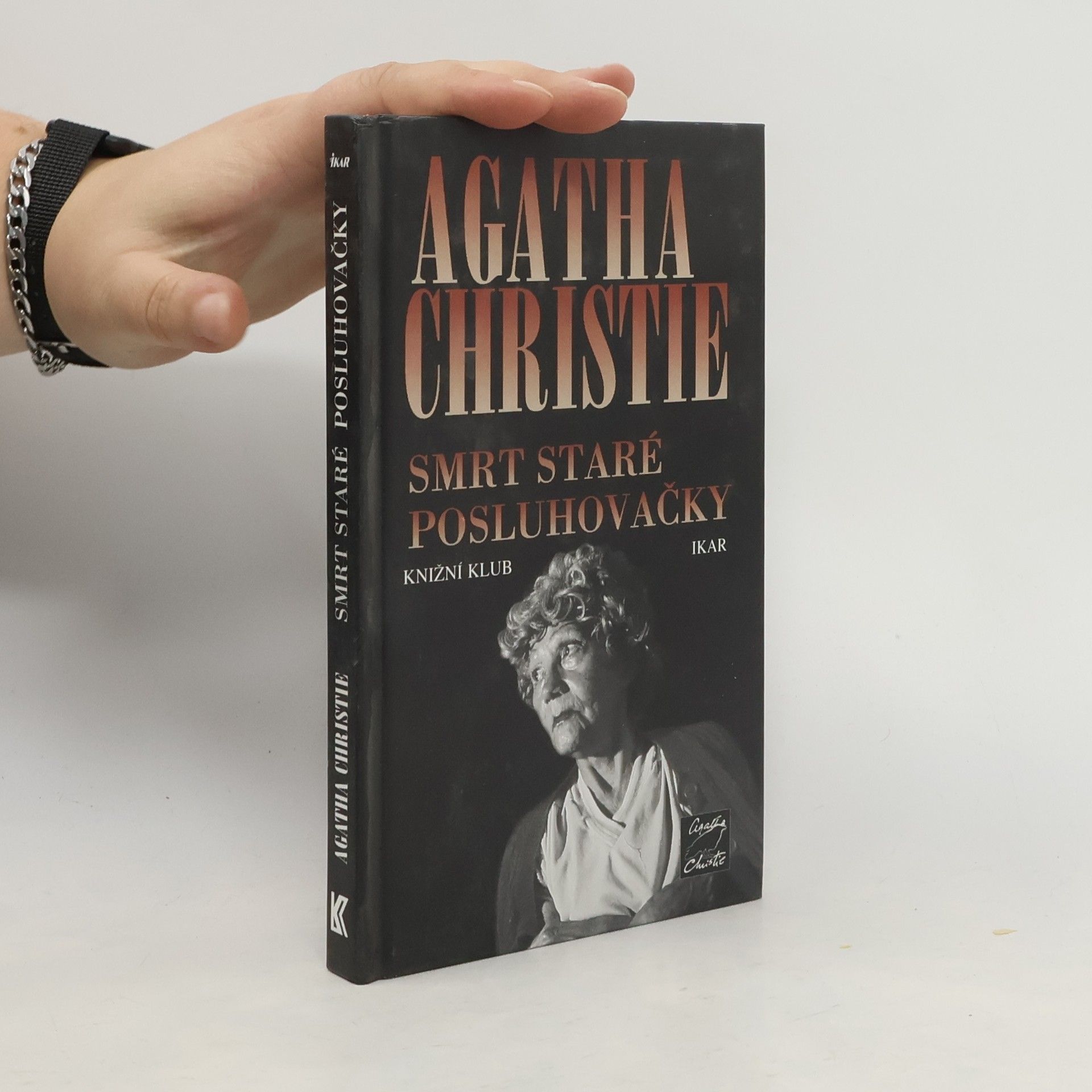 Agatha Christie Smrt staré posluhovačky