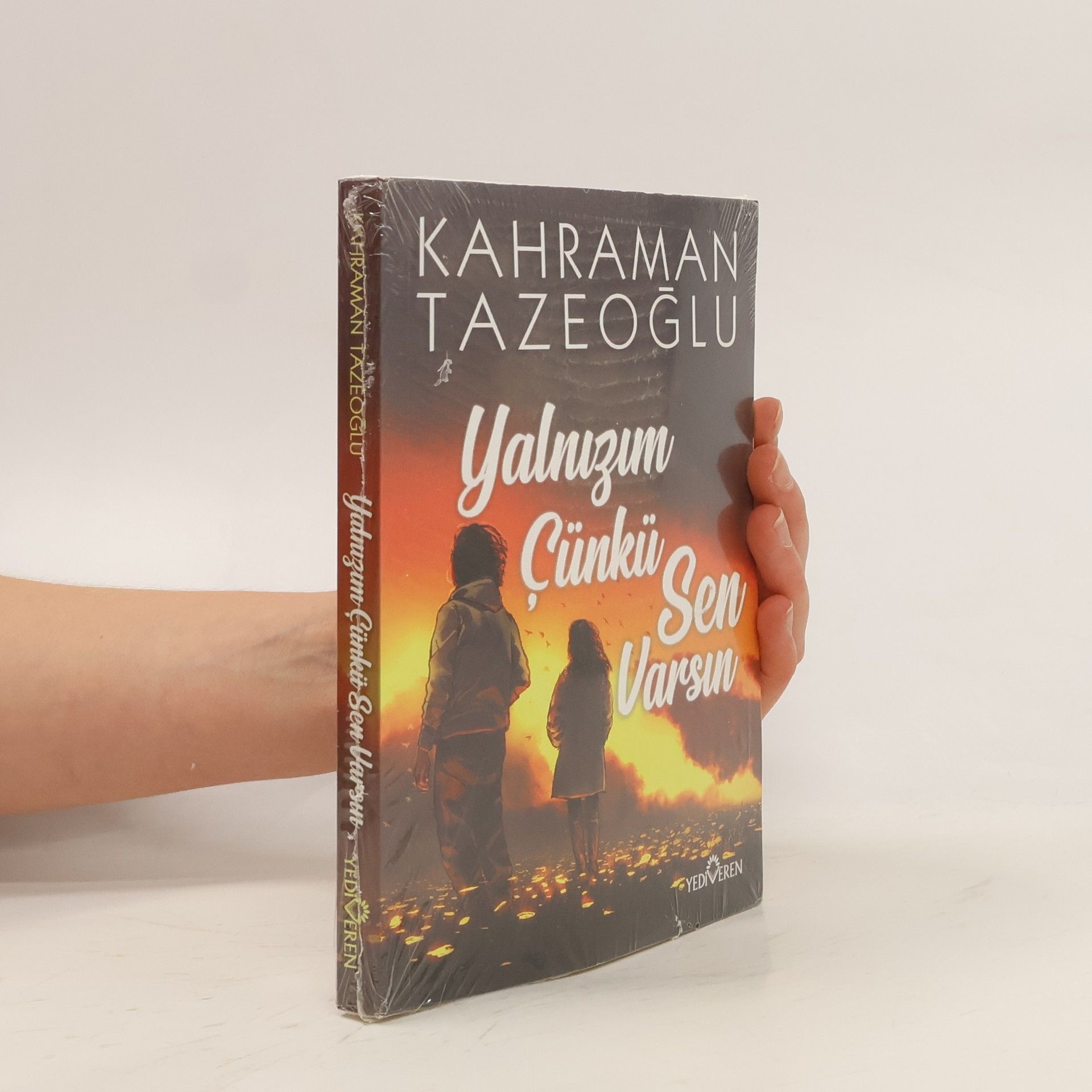 Kahraman Tazeoglu Yalnizim Cünkü Sen Varsin