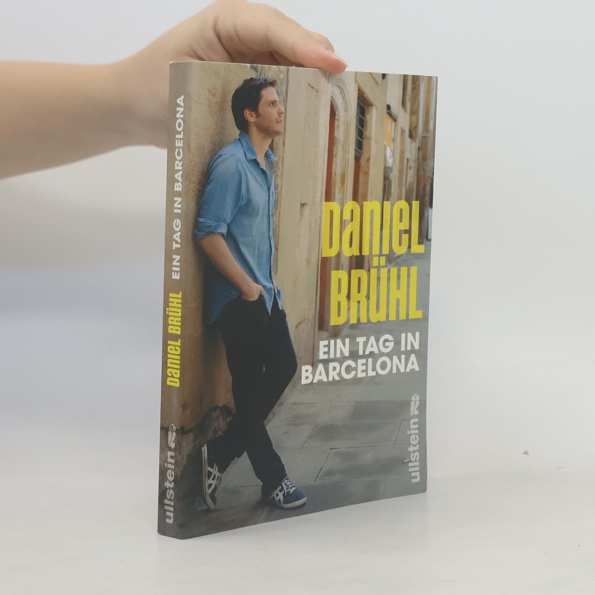 Daniel Brühl Ein Tag in Barcelona