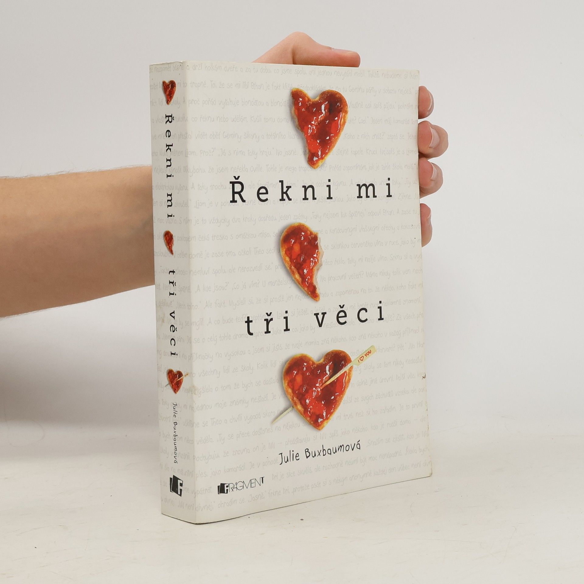 Julie Buxbaum Řekni mi tři věci