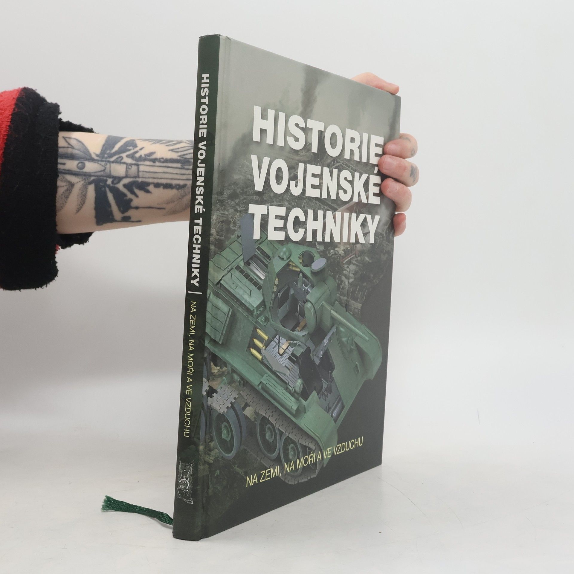Kolektiv autorů Historie vojenské techniky - Na zemi, na moři a ve vzduchu