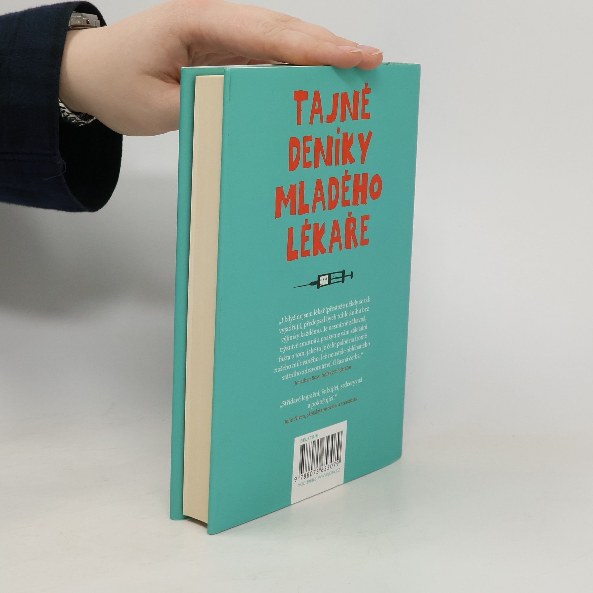 Adam Kay Bude to bolet, doktore?