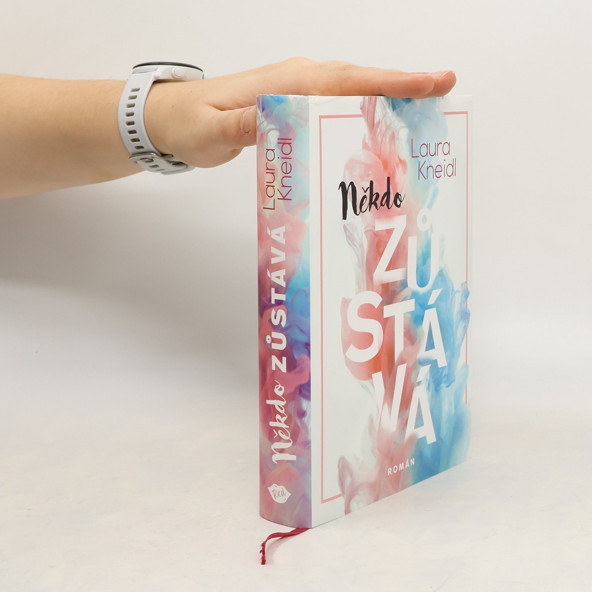 Laura Kneidl Někdo zůstává