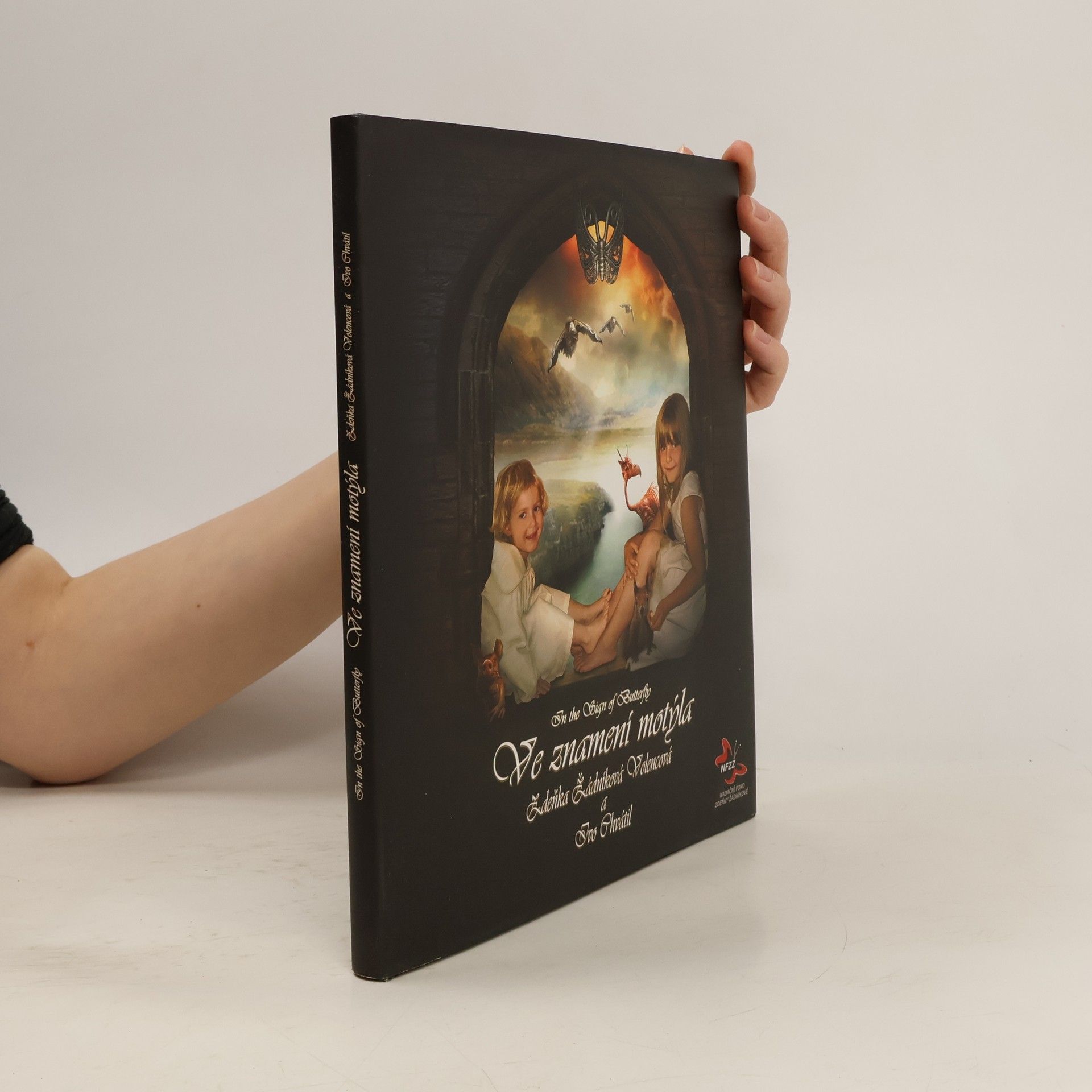 Ve znamení motýla. In the sign of butterfly