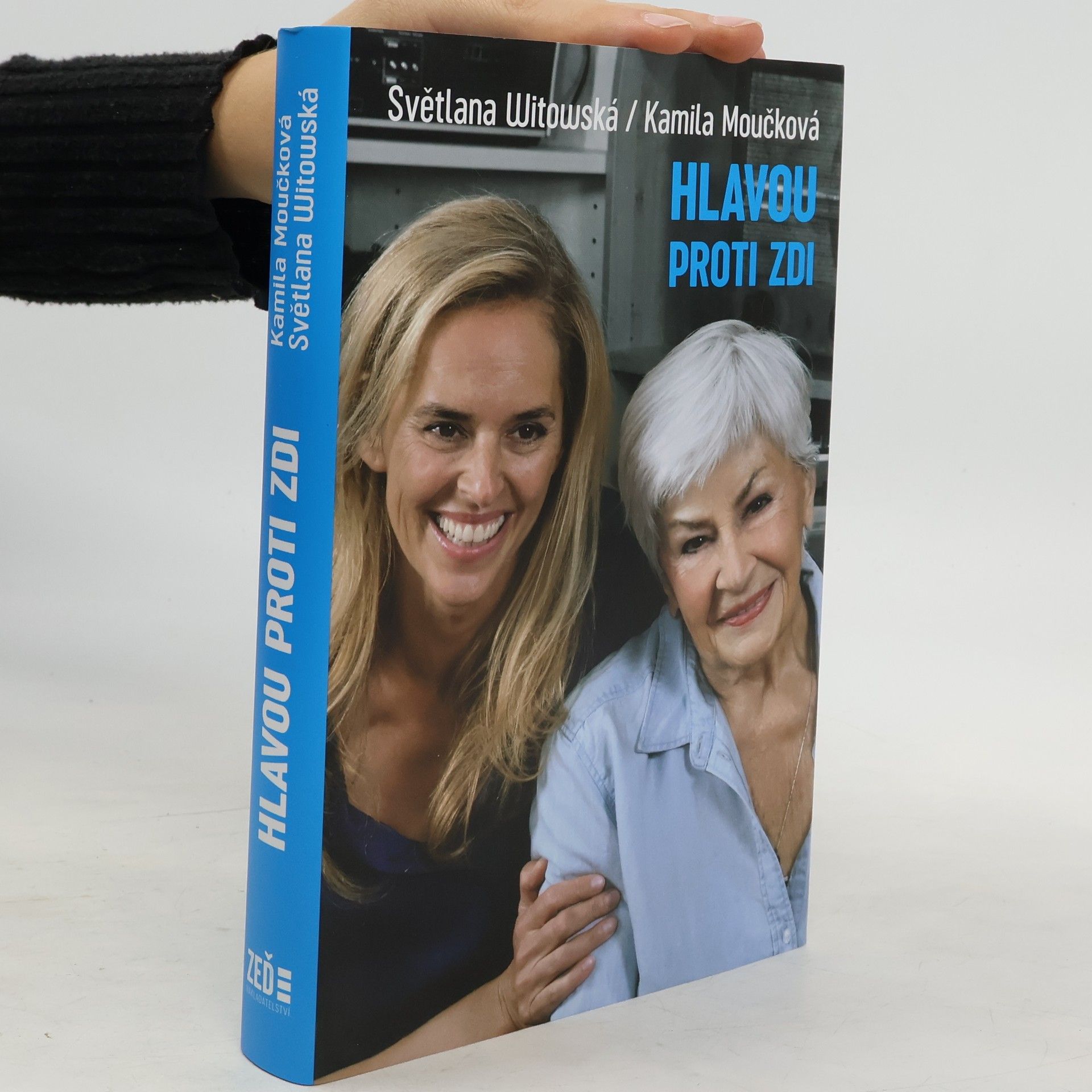 Kamila Moučková Hlavou proti zdi