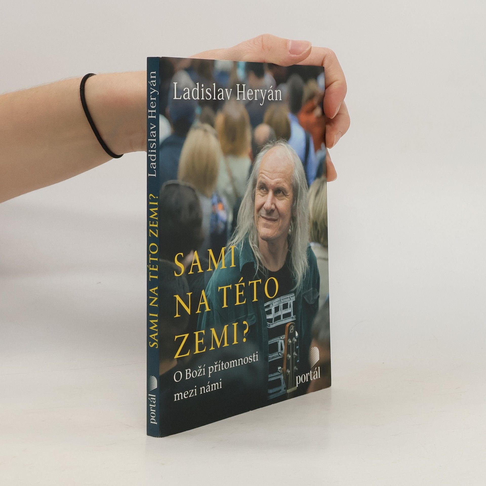 Sami na této zemi? O Boží přítomnosti mezi námi