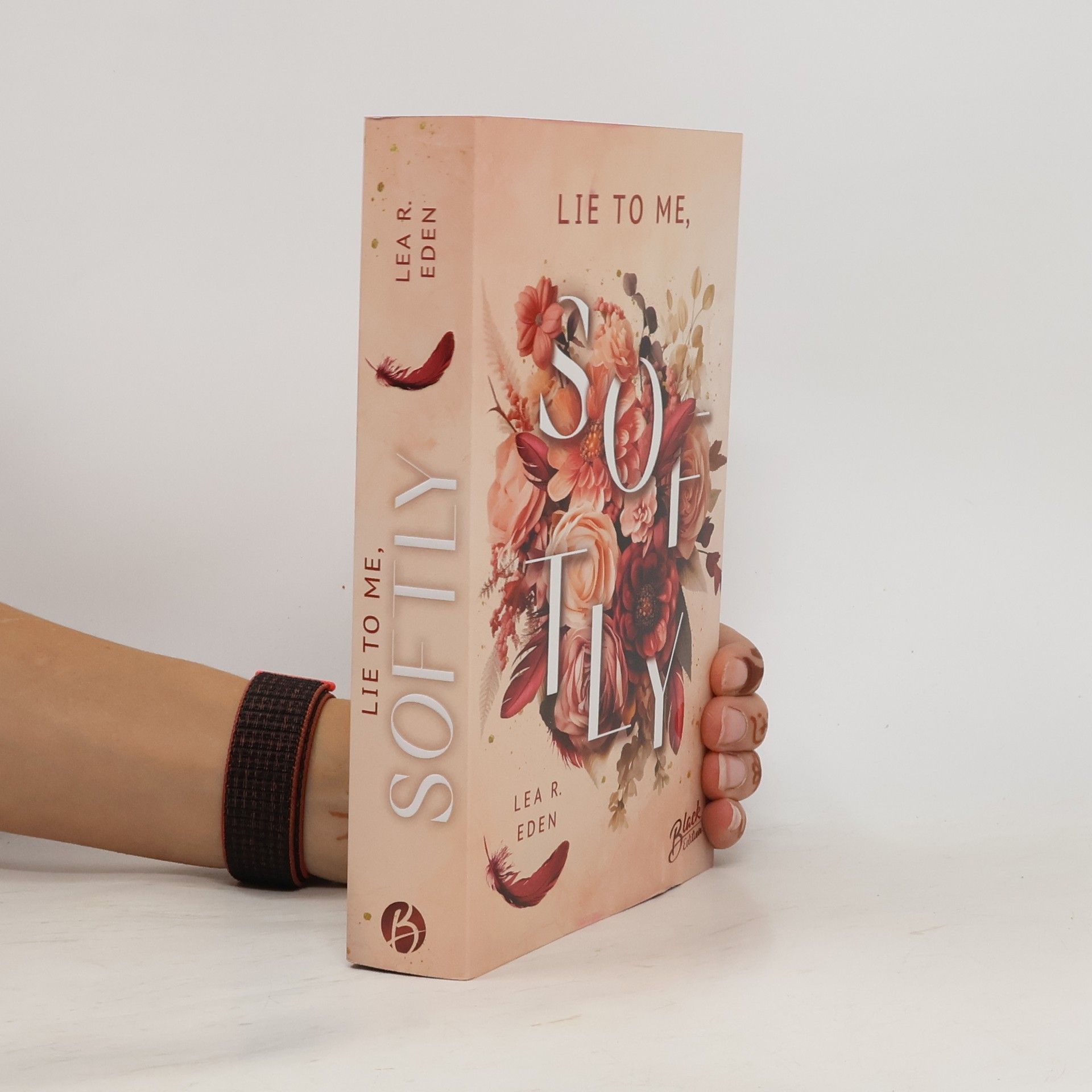 Lea R. Eden Lie to Me, Softly