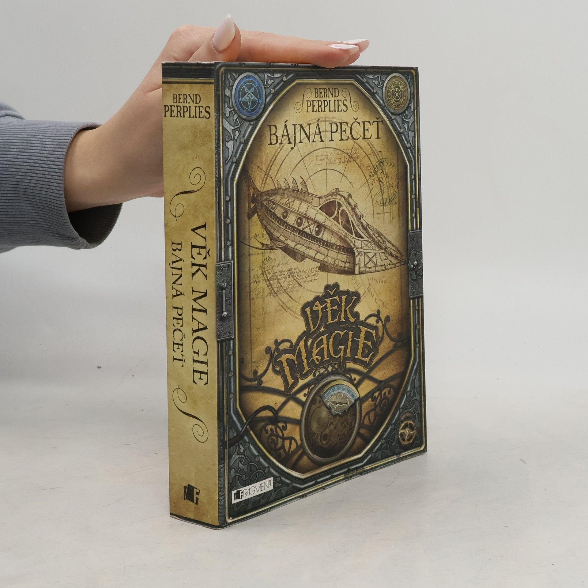 Bernd Perplies Věk magie. Bájná pečeť