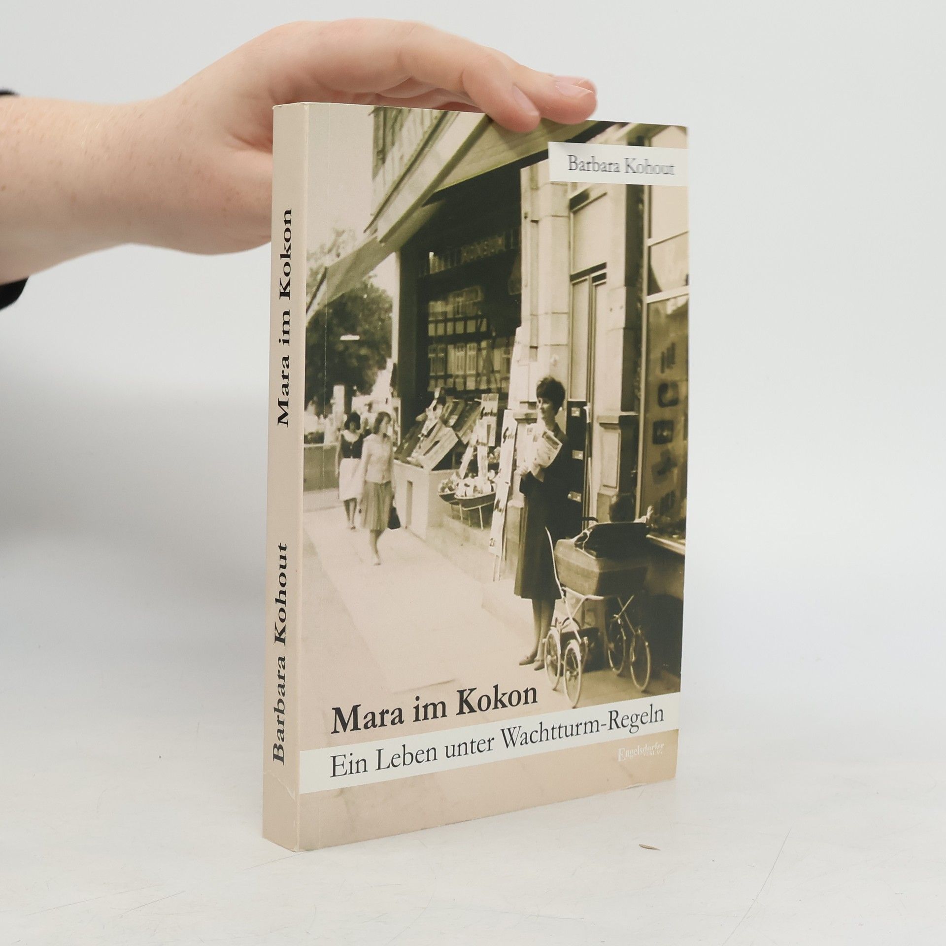 Barbara Kohout Mara im Kokon