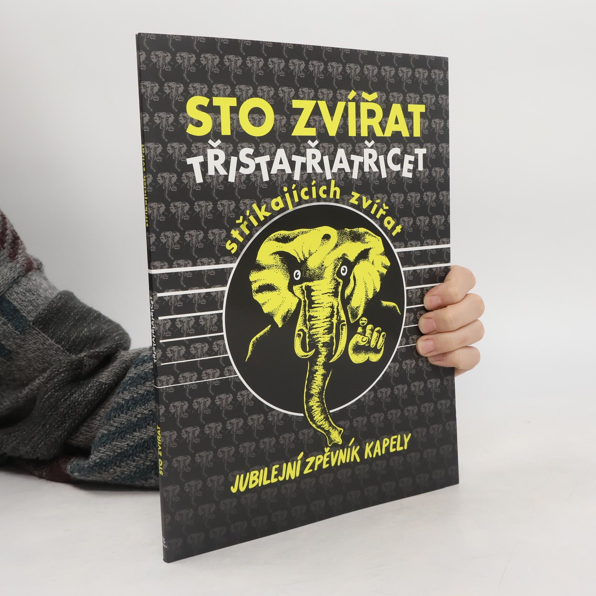 Sto zvířat Sto zvířat: Třistatřicettři stříkajících zvířat - Jubilejní zpěvník kapely