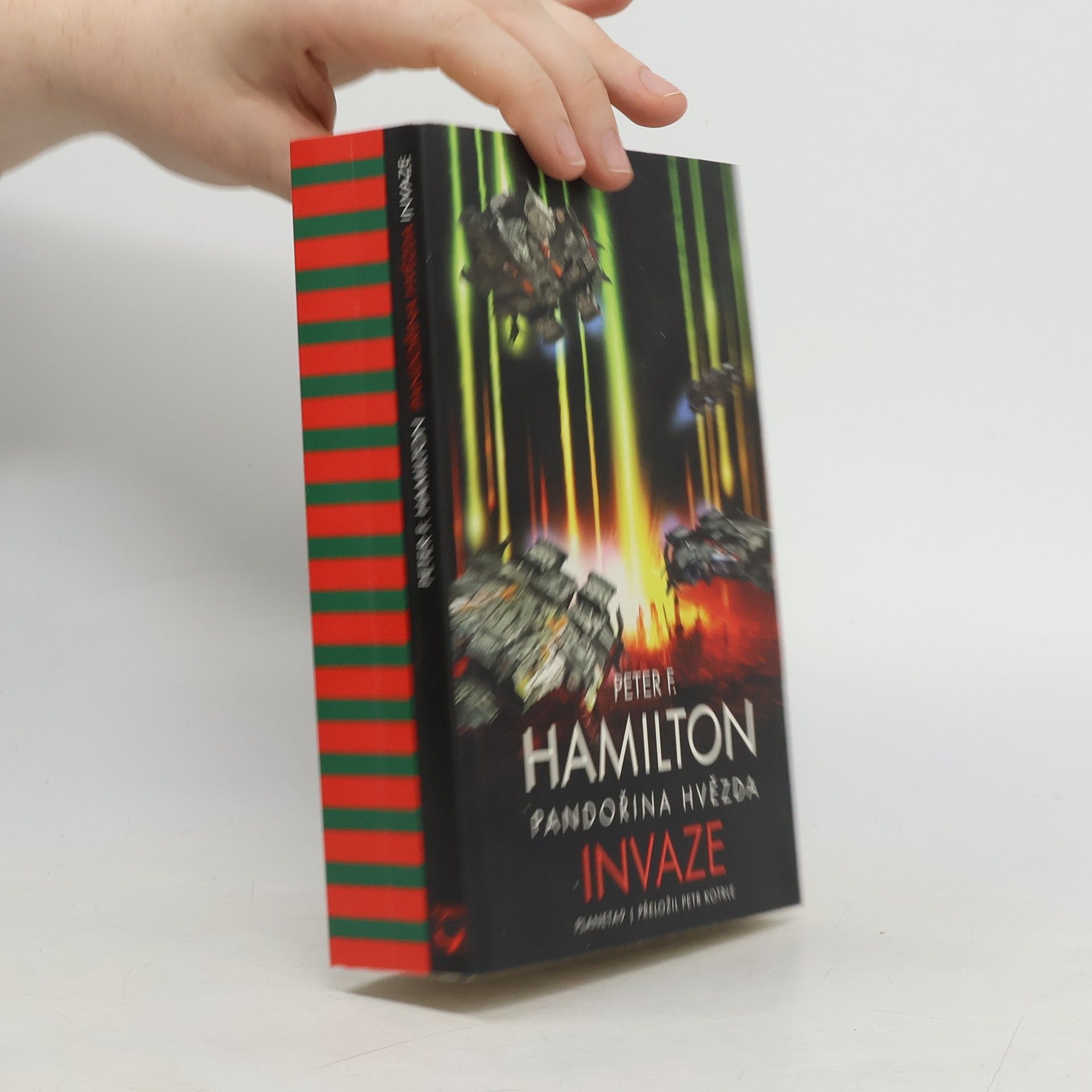 Peter F. Hamilton Pandořina hvězda – Invaze