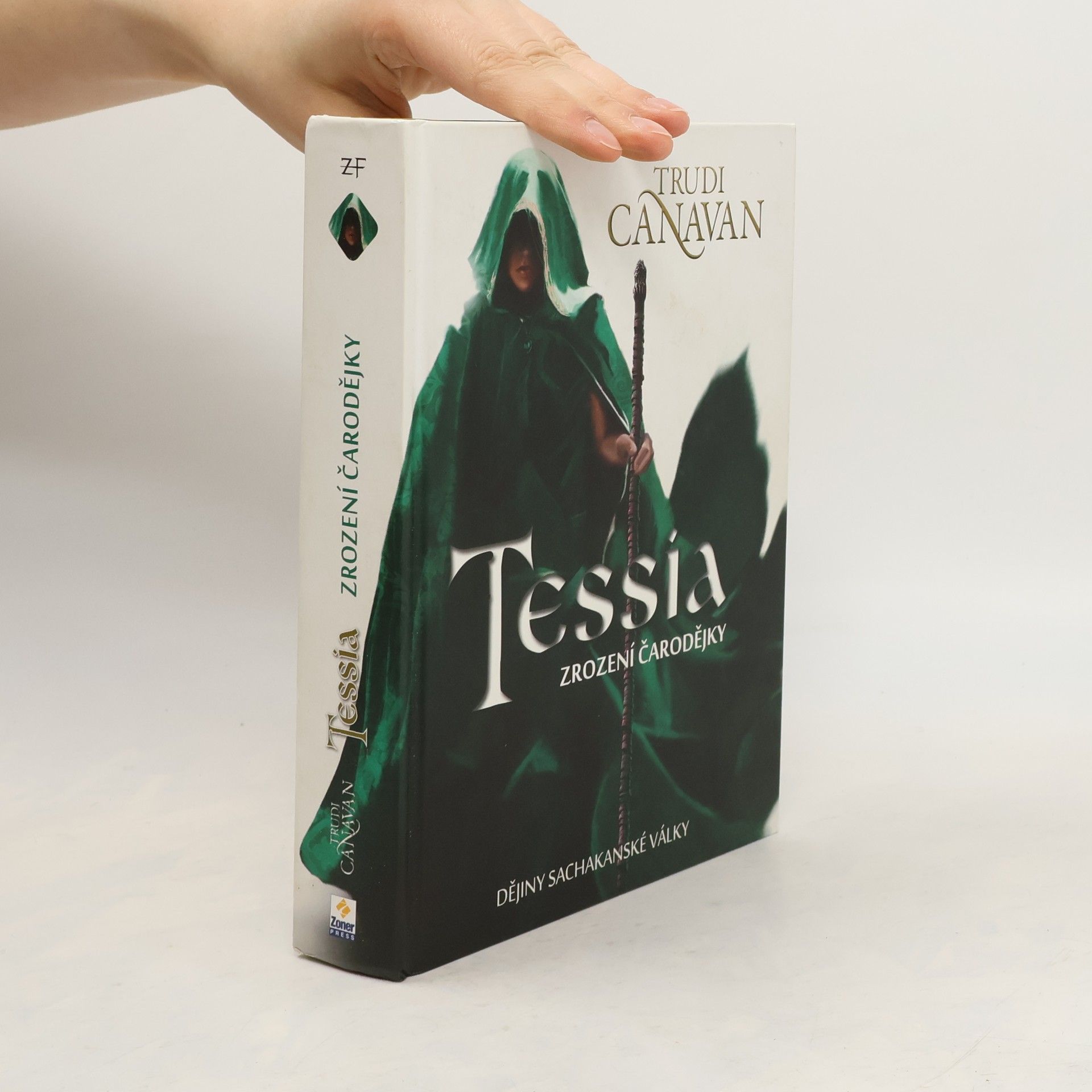 Trudi Canavan Tessia. Zrození čarodějky