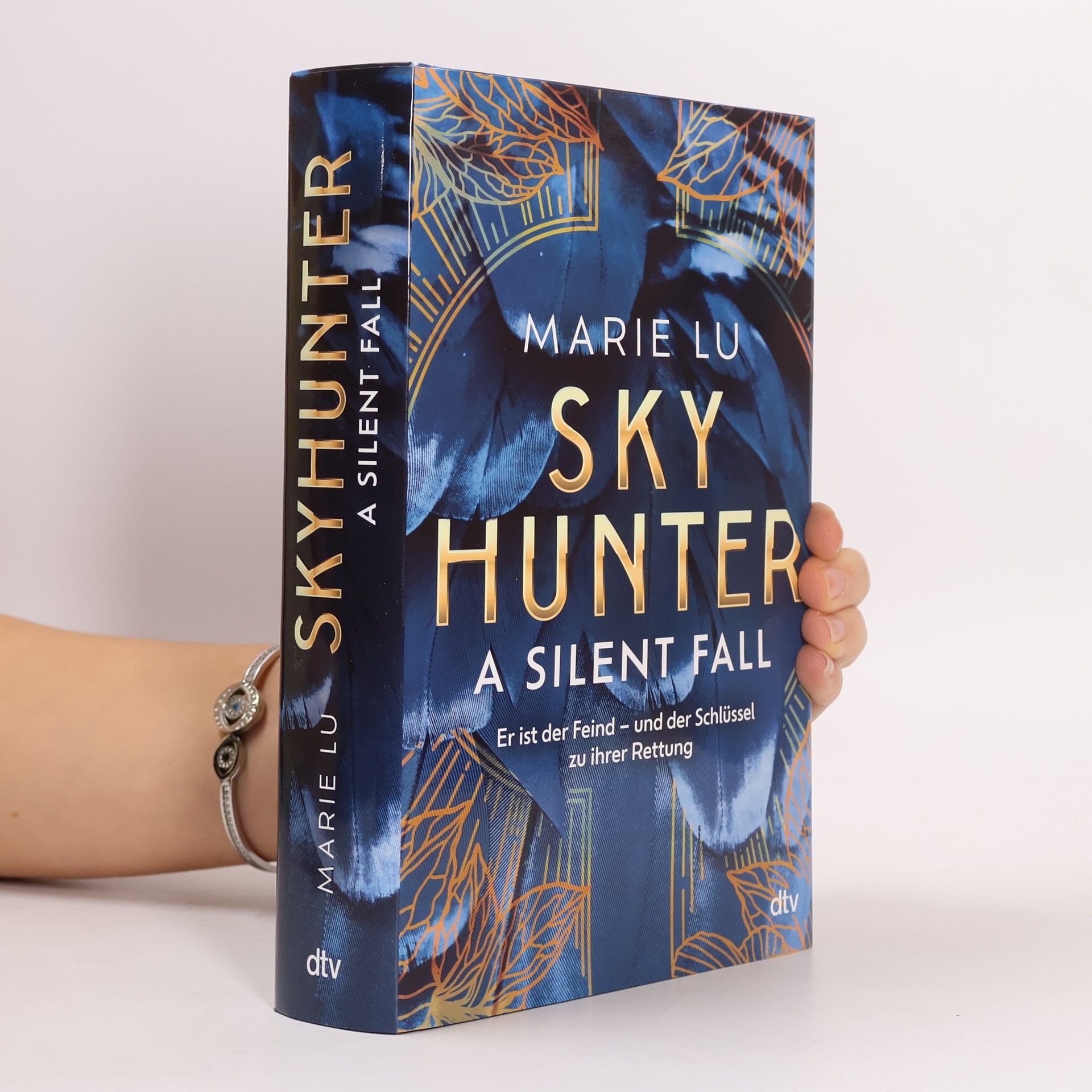 Marie Lu Skyhunter - A Silent Fall