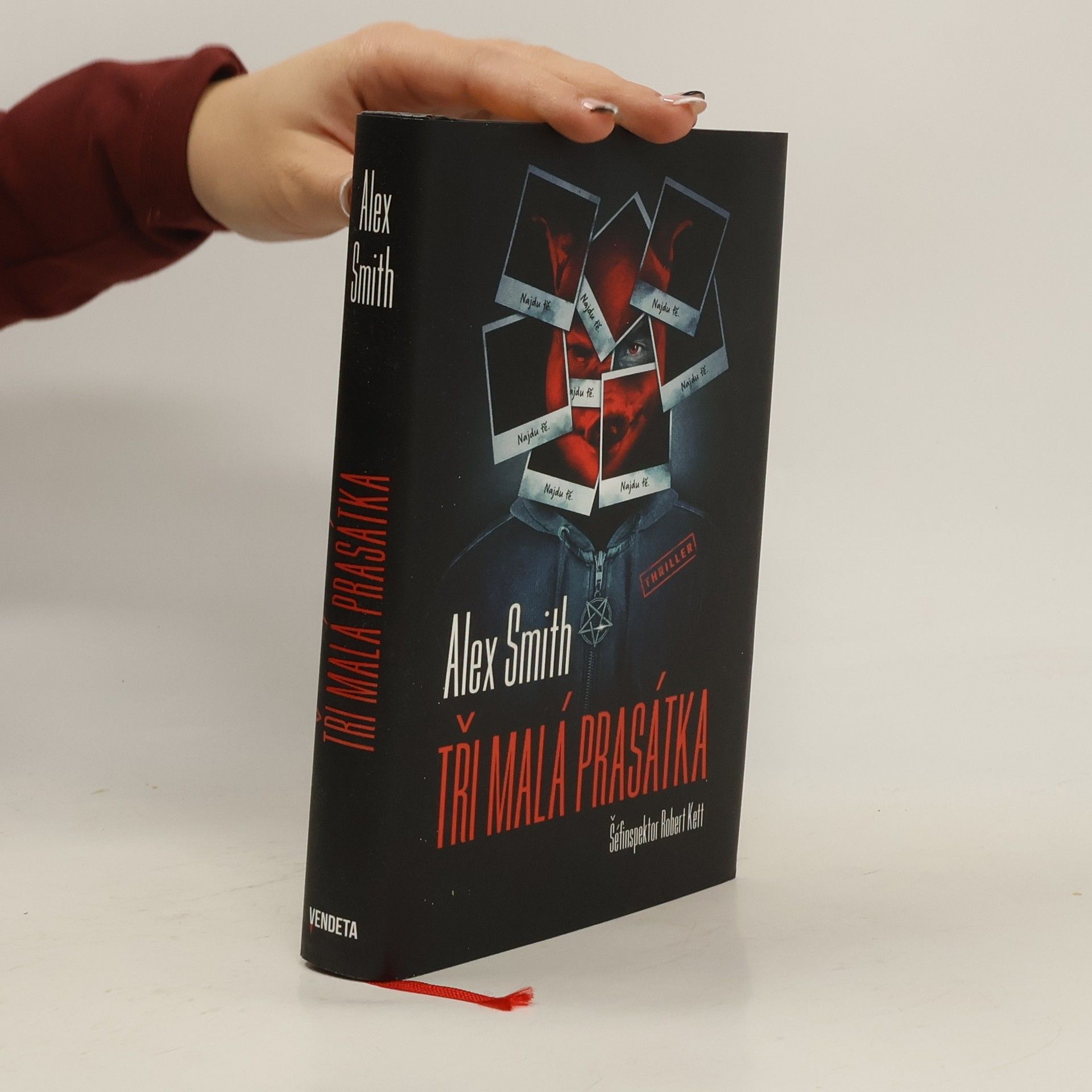 Alexander Gordon Smith Tři malá prasátka