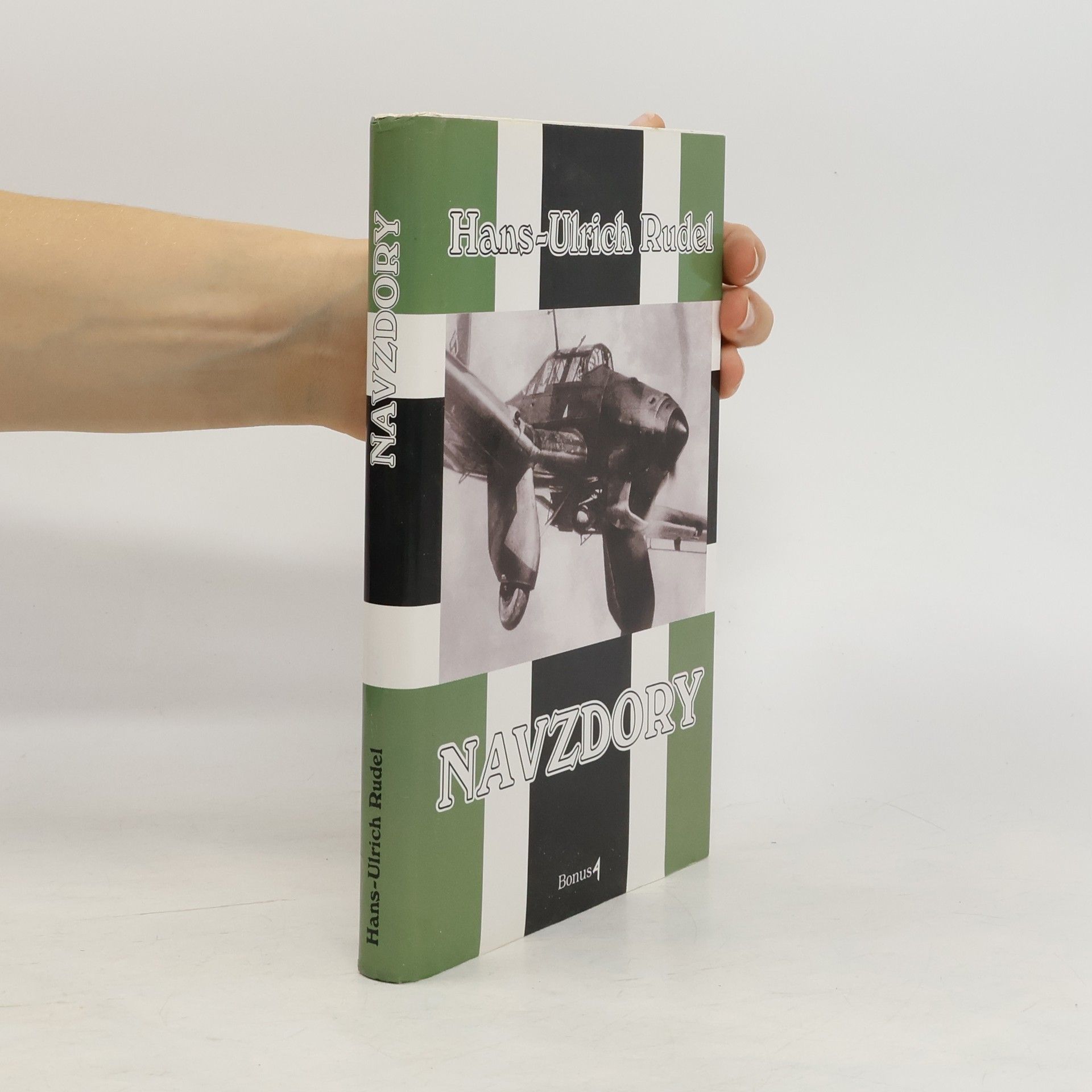 Hans Ulrich Rudel Navzdory