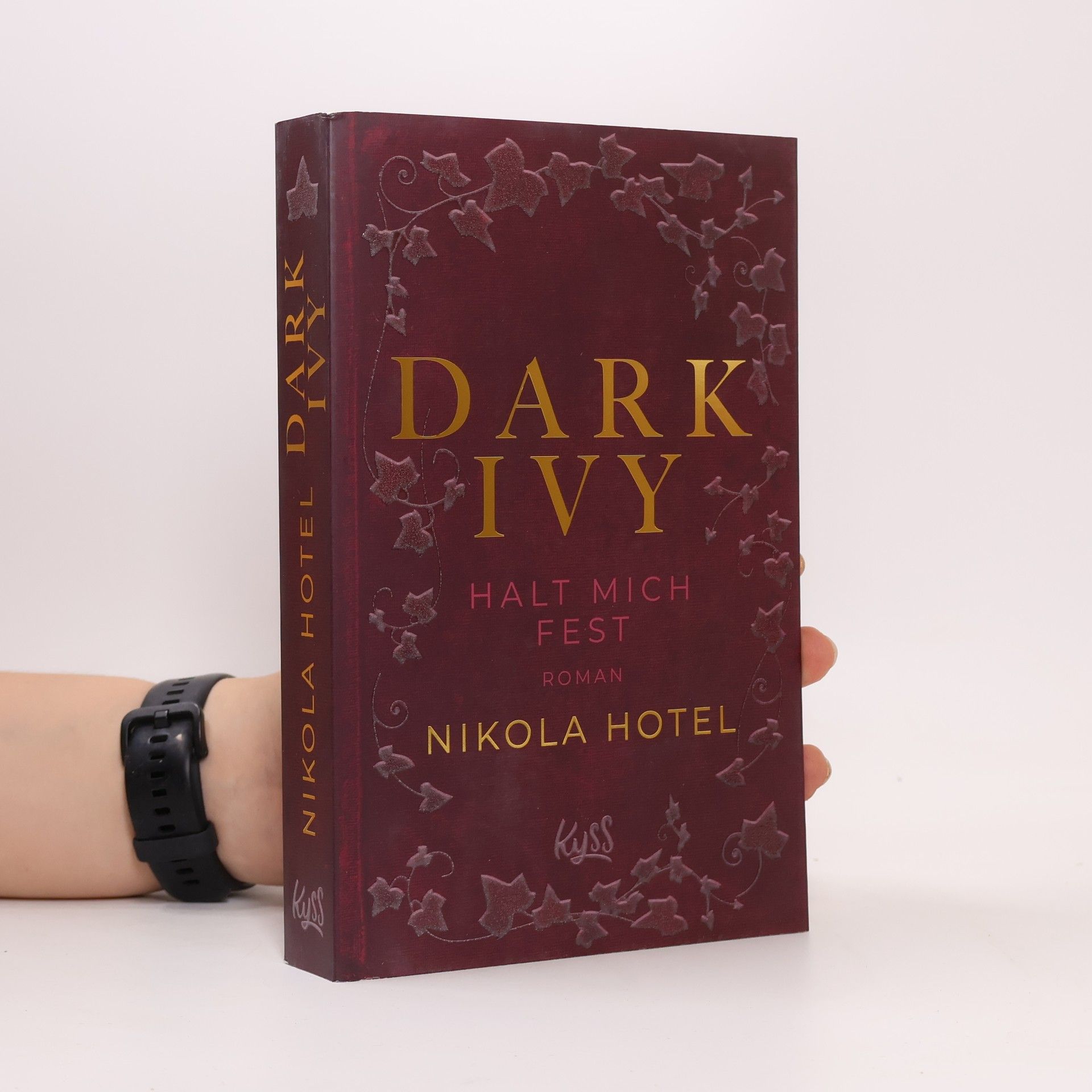 Nikola Hotel Dark Ivy - Halt mich fest