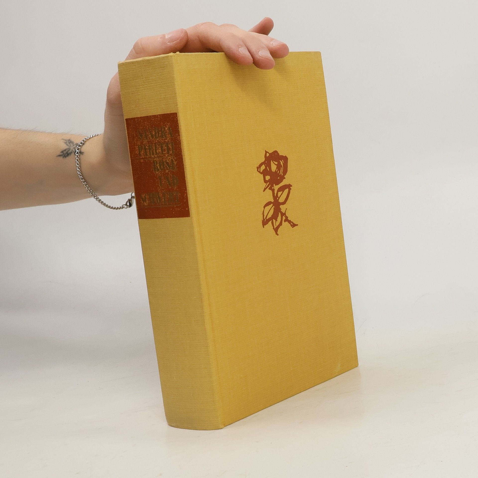 Sandra Paretti Rose und Schvwert