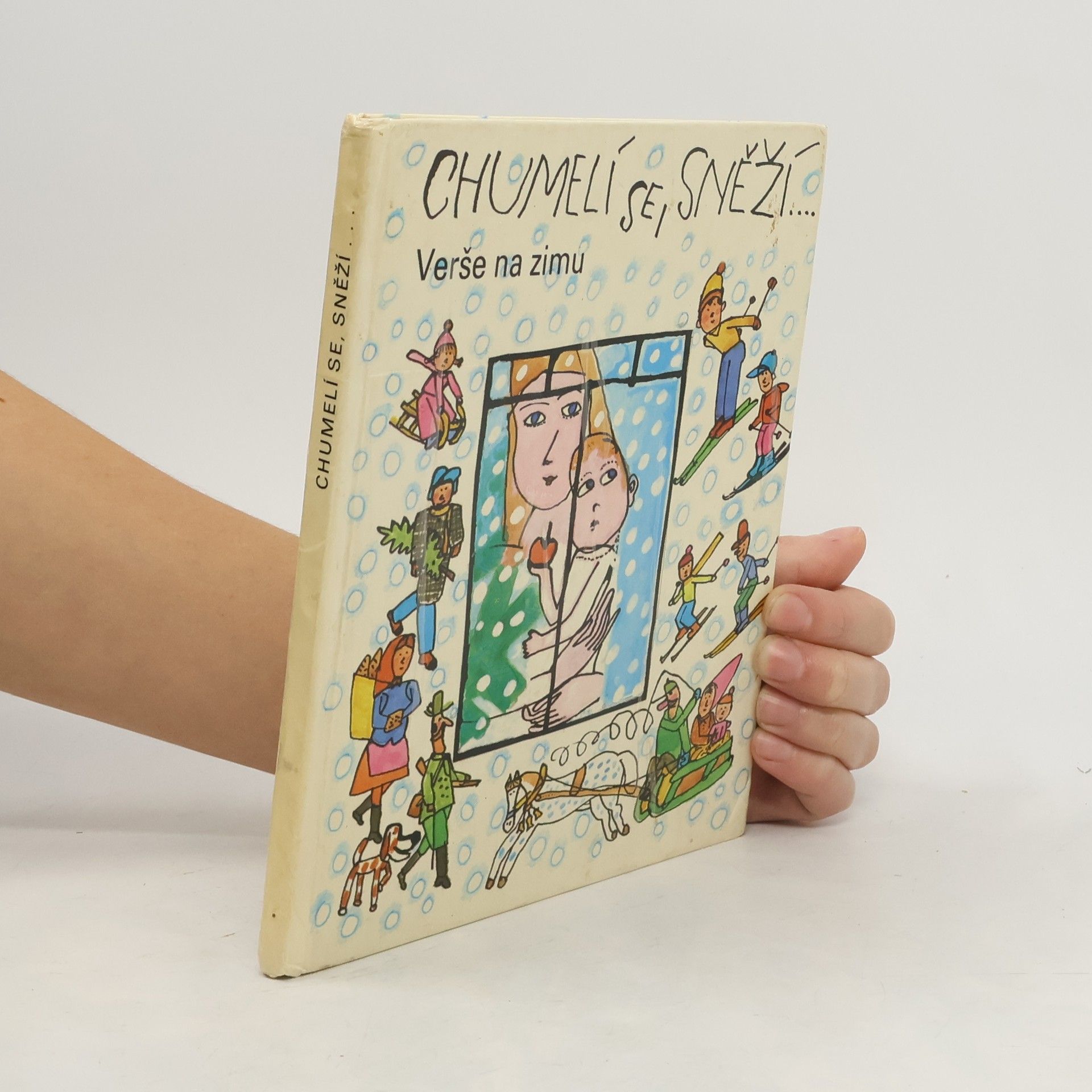 Chumelí se, sněží