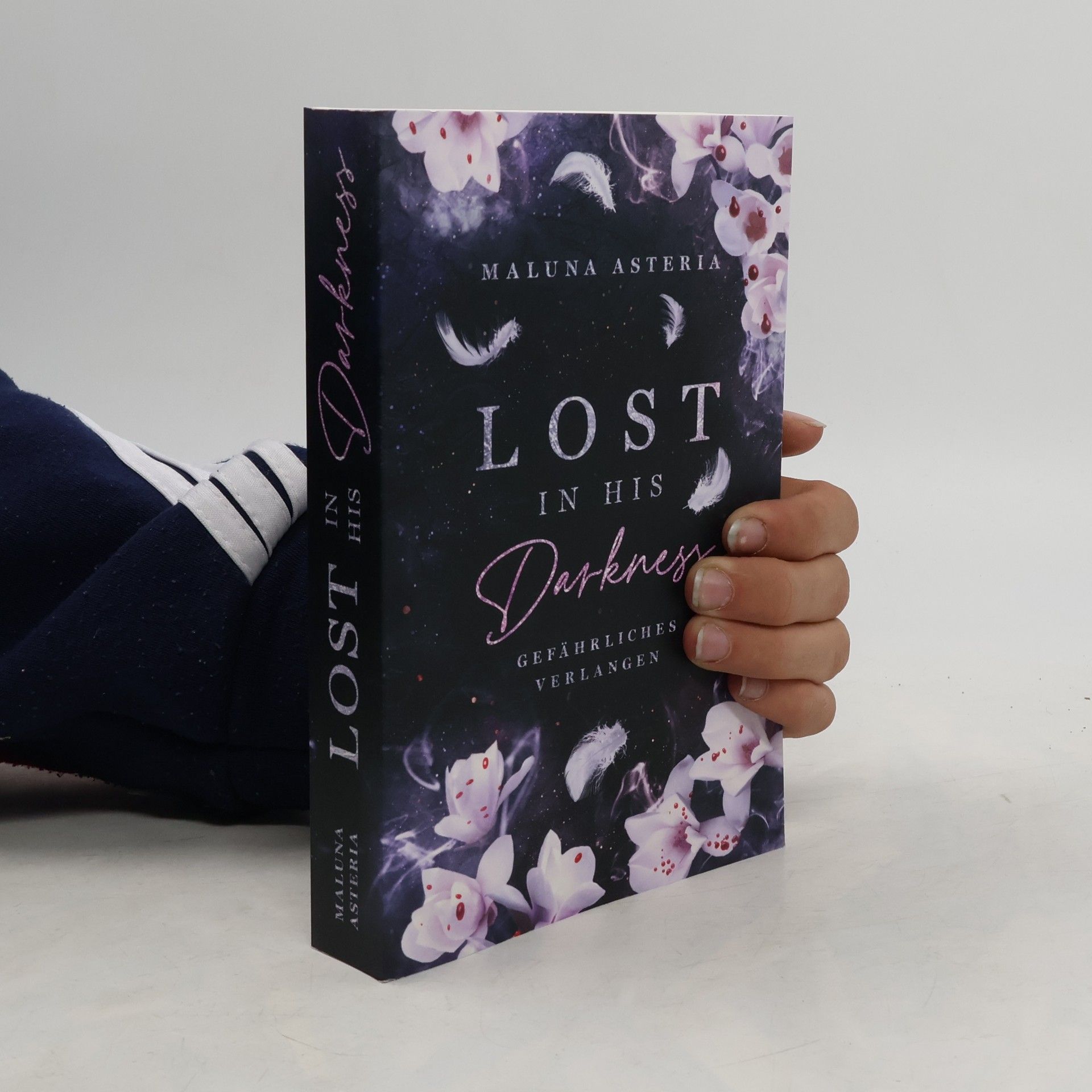 Maluna Asteria Lost in His Darkness