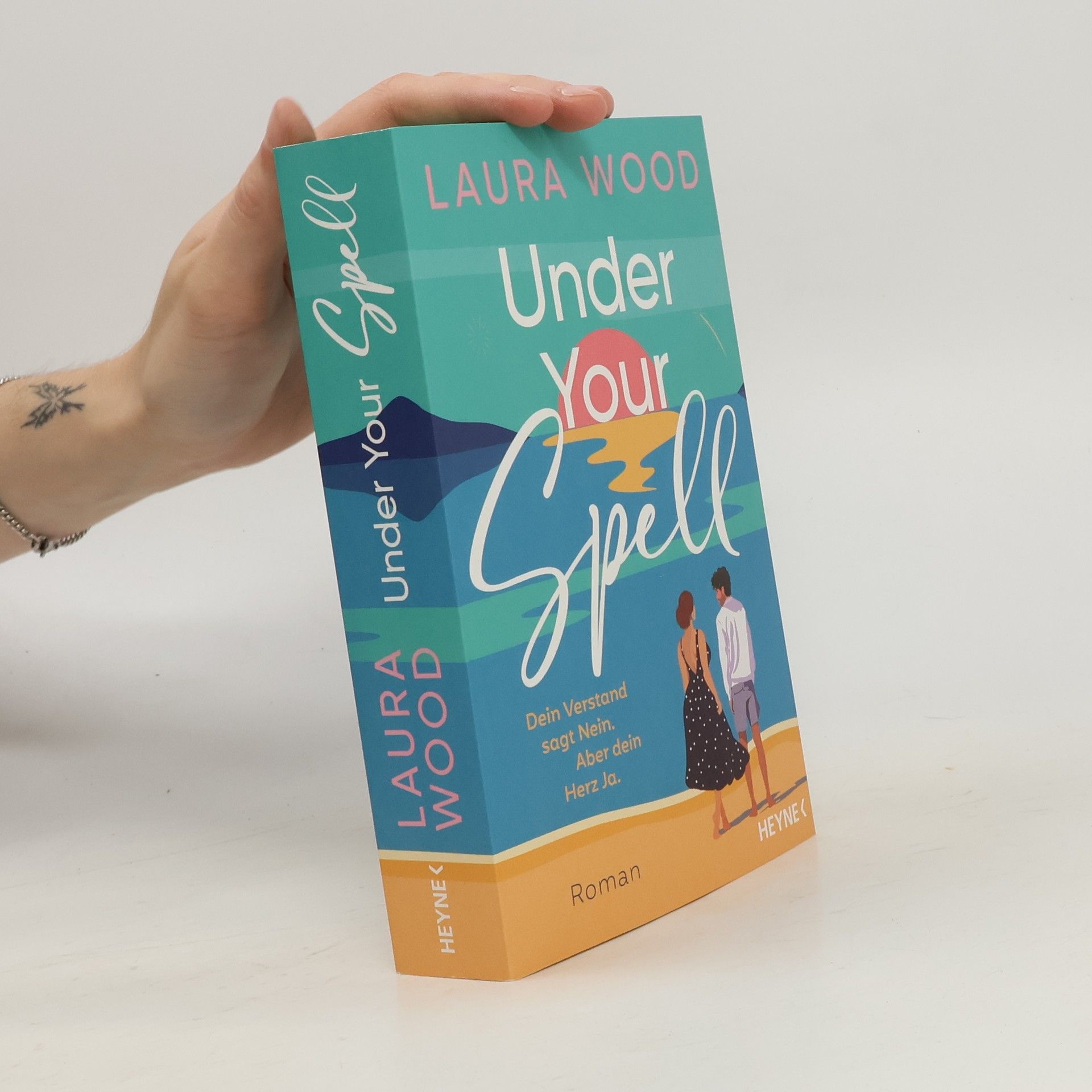 Laura Wood Under Your Spell – Dein Verstand sagt Nein. Aber dein Herz Ja.. Roman - Mit farbig gestaltetem Buchschnitt – nur in limitierter Erstauflage der gedruckten Ausgabe