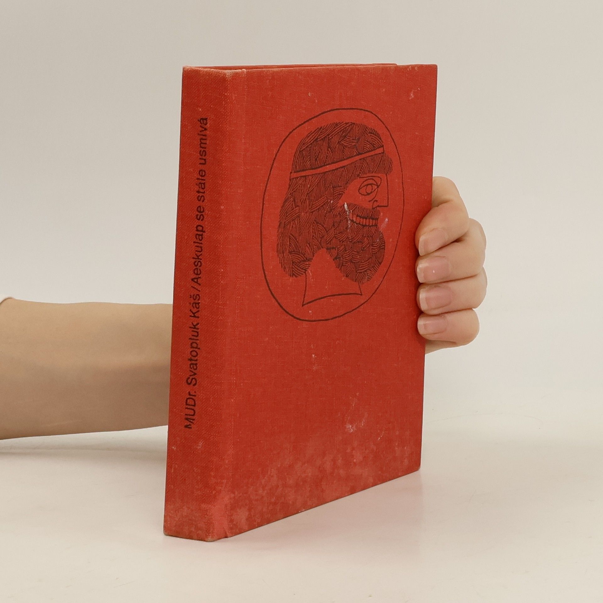 Aeskulap se stále usmívá