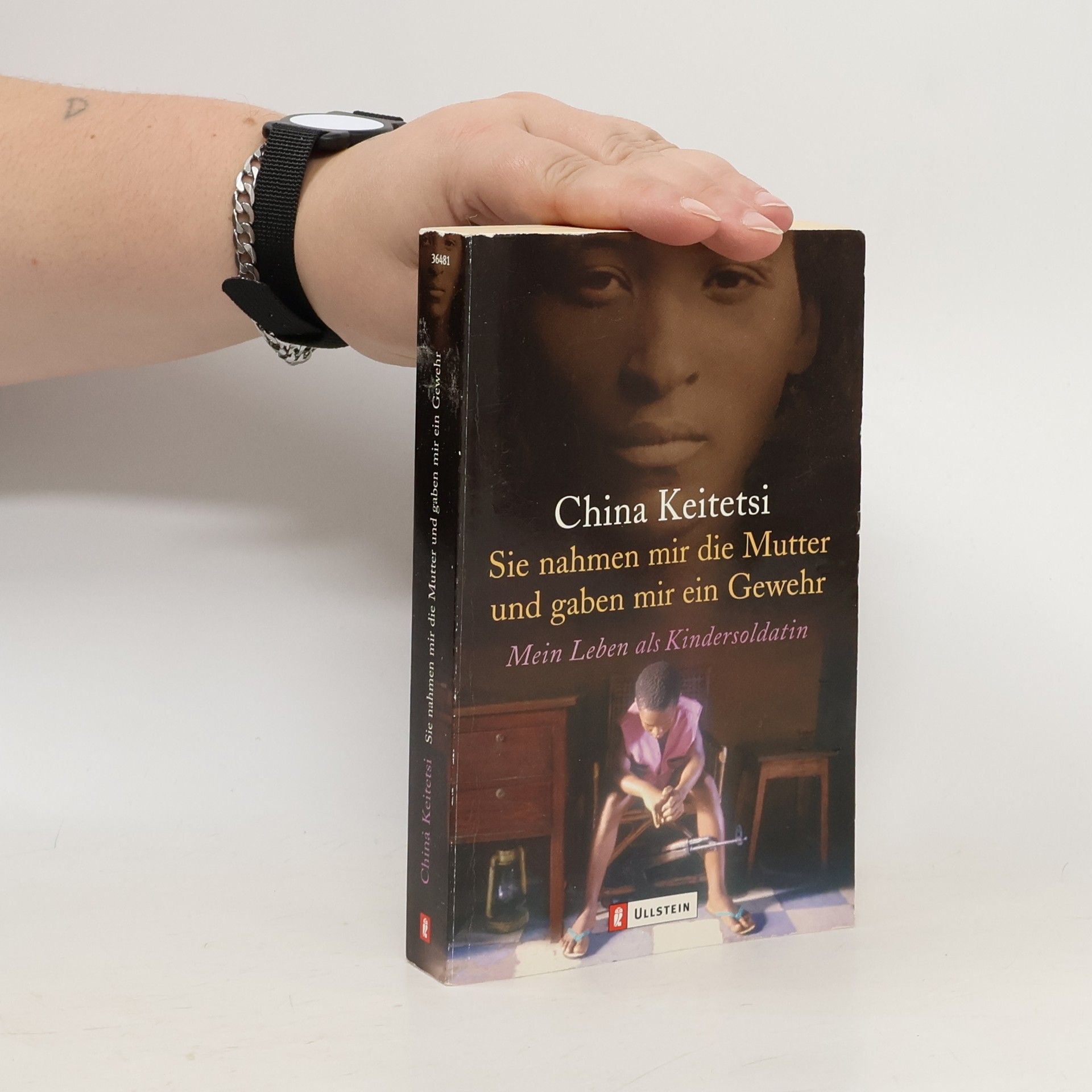 China Keitetsi Sie nahmen mir die Mutter und gaben mir ein Gewehr