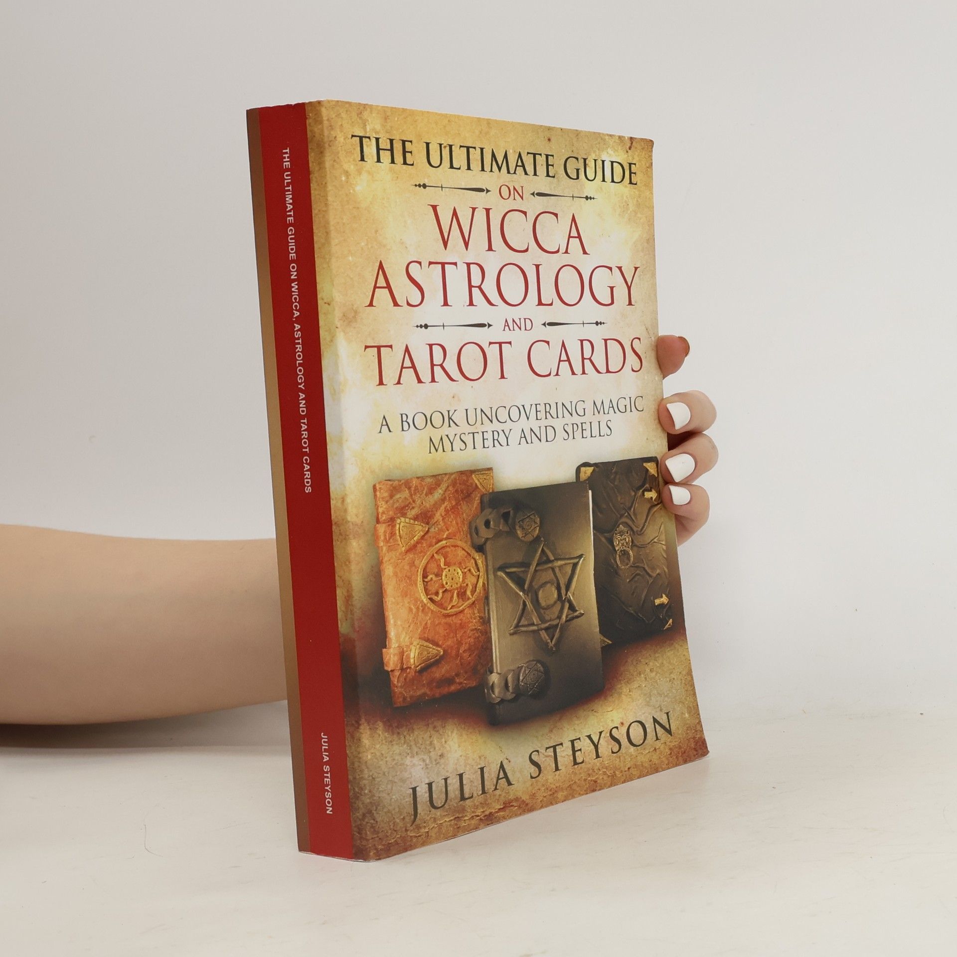 Julia Steyson New Age and Divination Book - 4: The Ultimate Guide on Wicca, Witchcraft, Astrology, and Tarot Cards