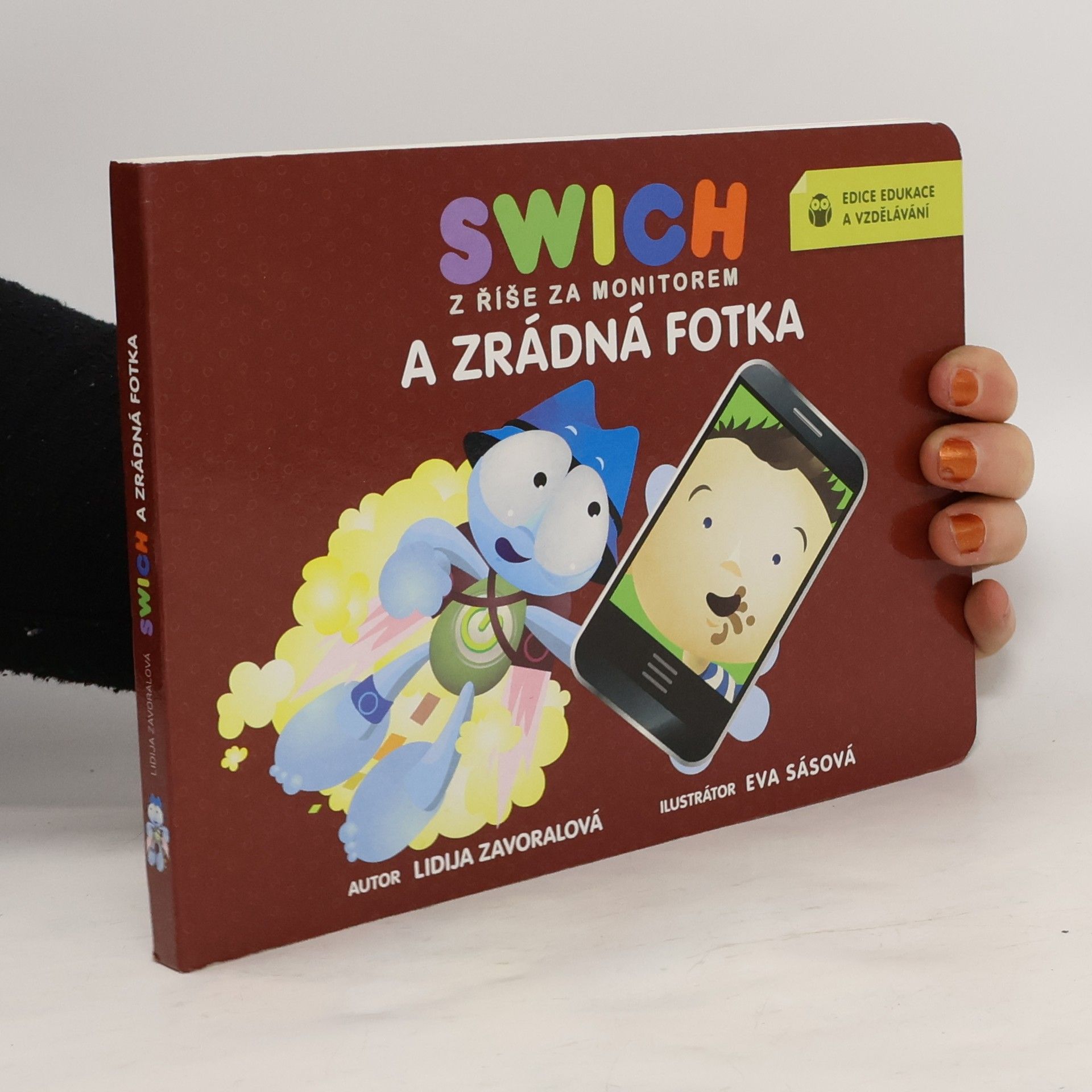 Swich z říše za monitorem a zrádná fotka