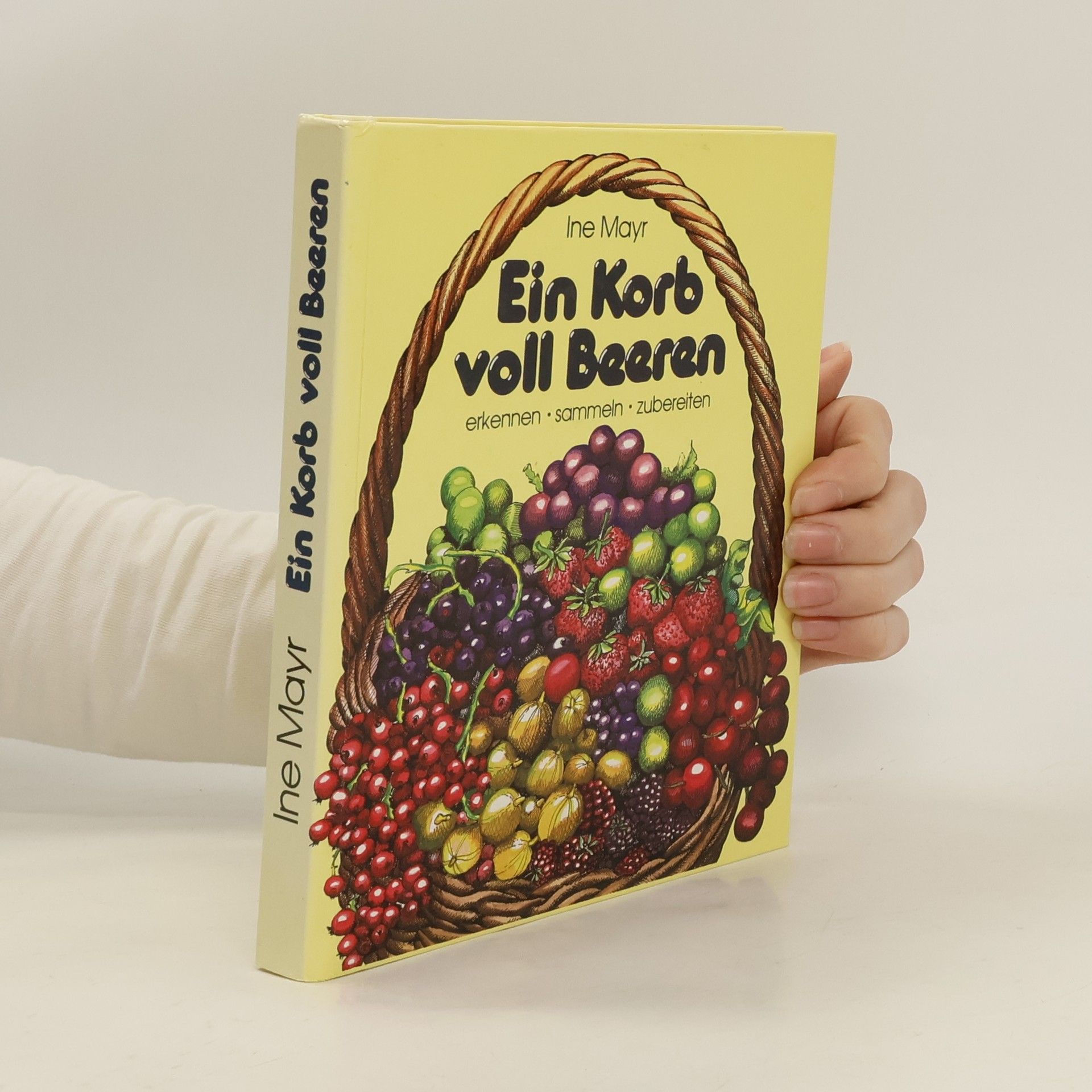 Ein Korb voll Beeren